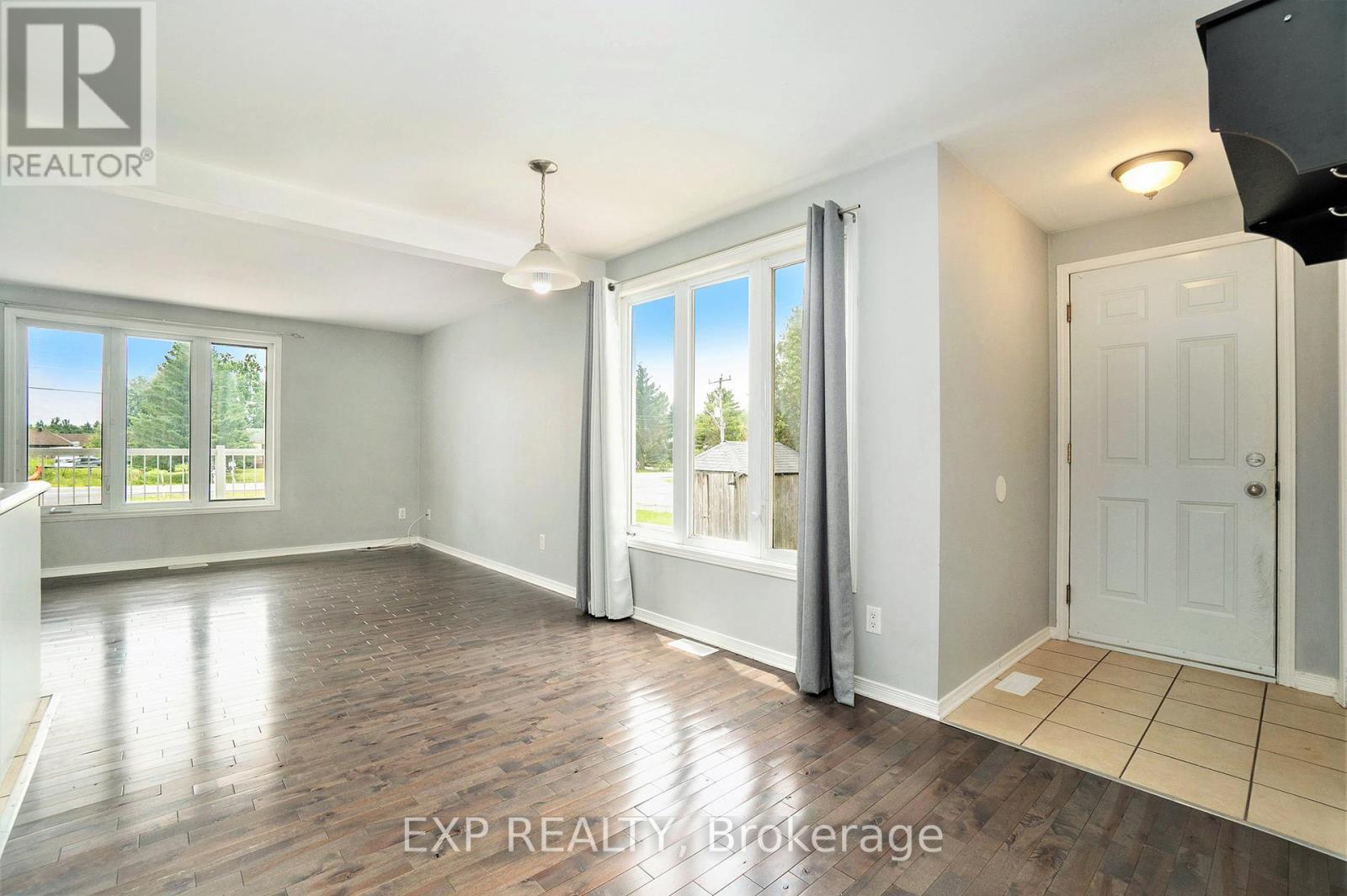 












1 - 525 RUSSELL ROAD

,
Clarence-Rockland,




Ontario
K0A2A0

