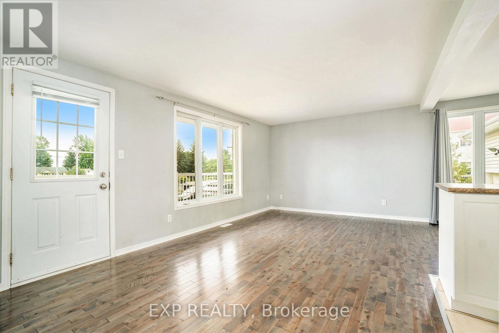 












1 - 525 RUSSELL ROAD

,
Clarence-Rockland,




Ontario
K0A2A0

