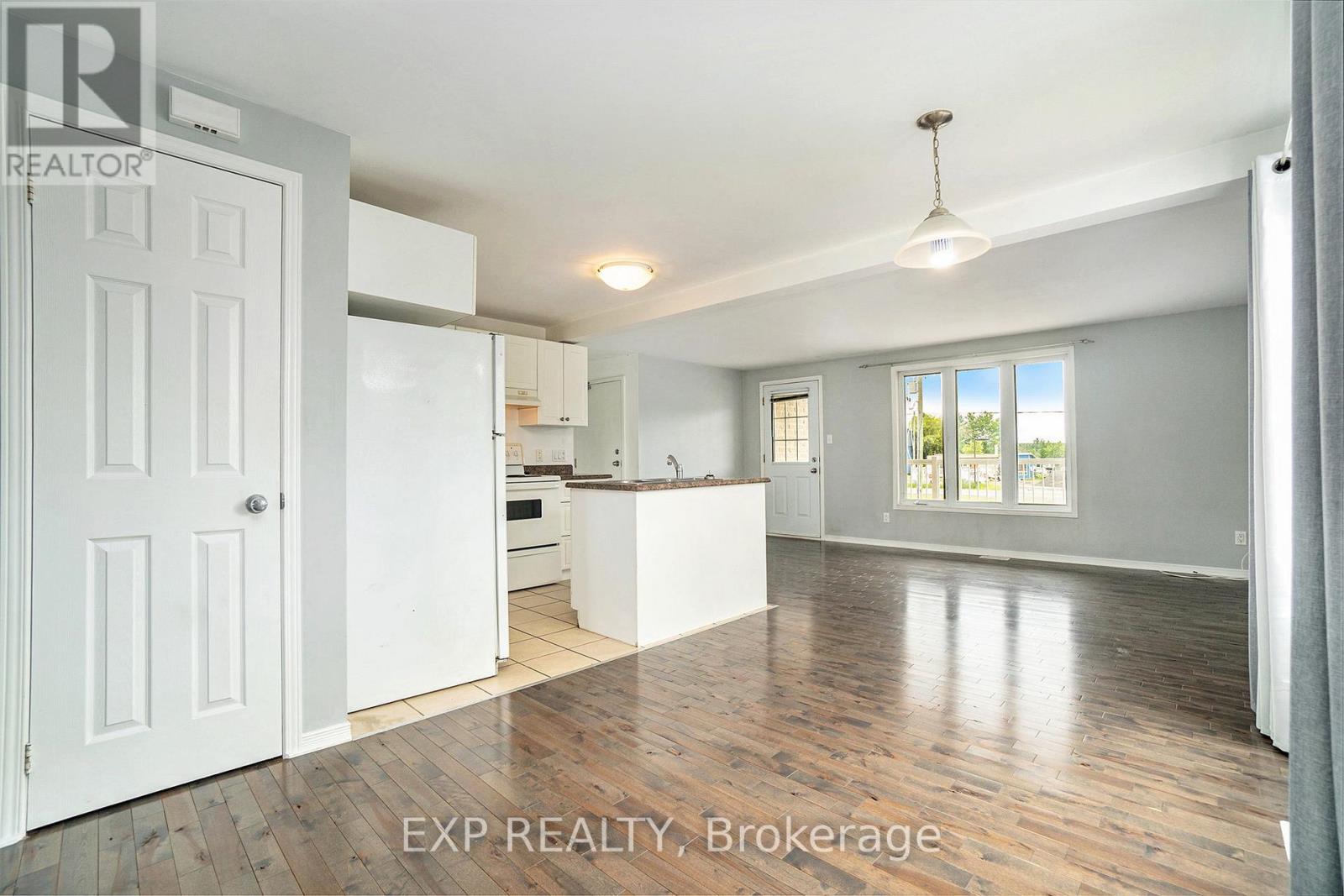 












1 - 525 RUSSELL ROAD

,
Clarence-Rockland,




Ontario
K0A2A0

