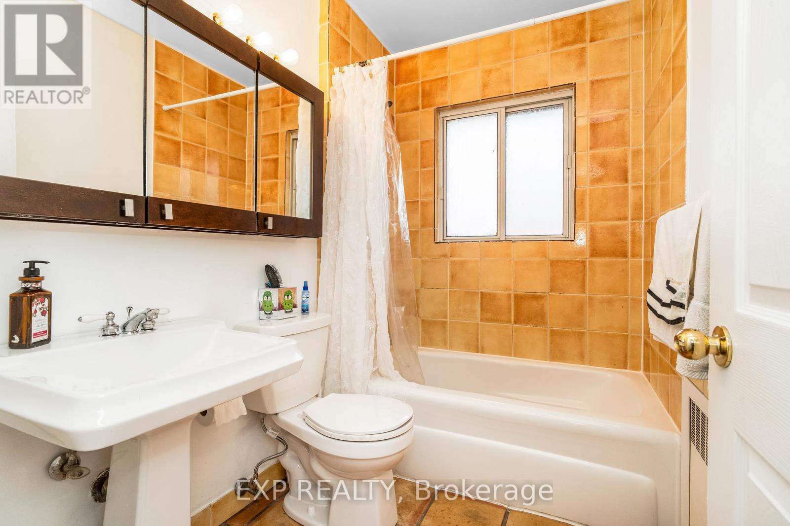 












330 DONALD STREET

,
Ottawa,




Ontario
K1K1M5


