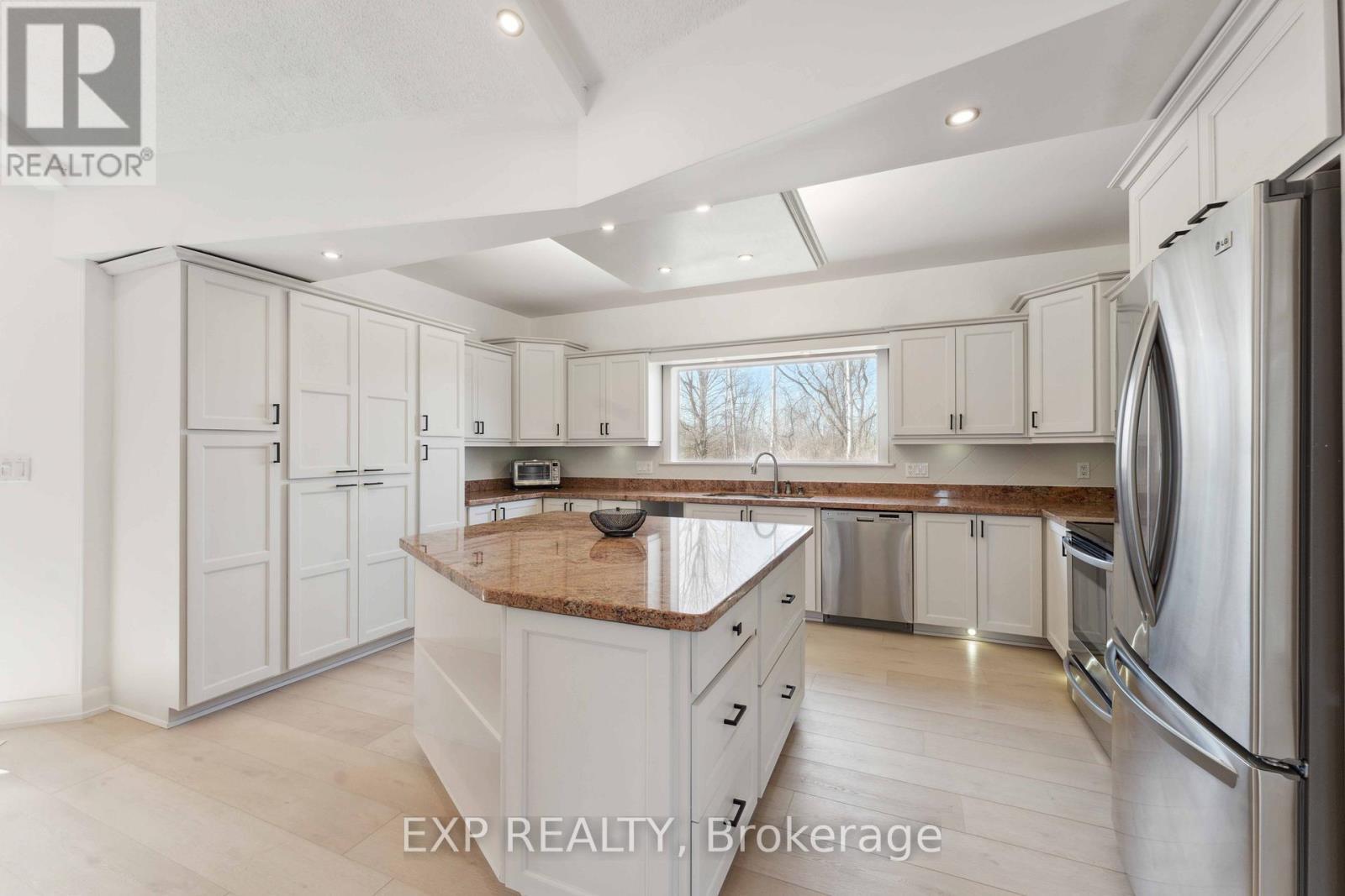












6974 BANK STREET

,
Ottawa,




Ontario
K0A2P0

