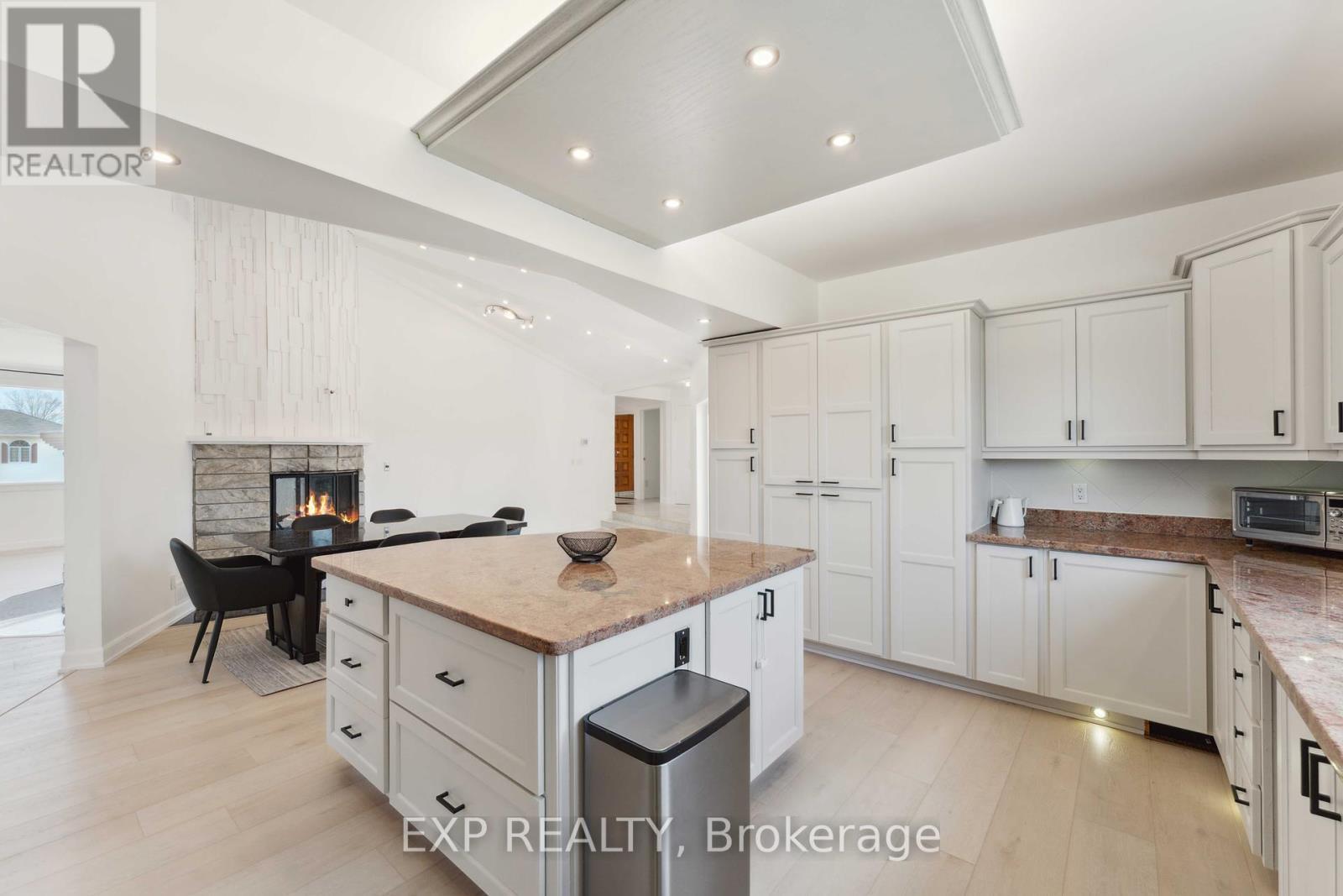 












6974 BANK STREET

,
Ottawa,




Ontario
K0A2P0


