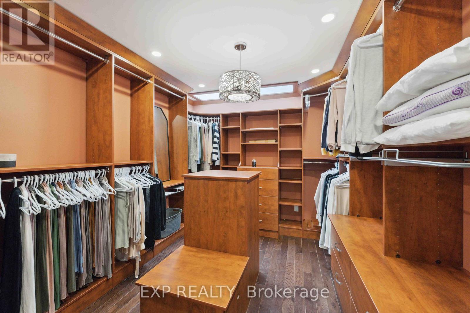 












6974 BANK STREET

,
Ottawa,




Ontario
K0A2P0

