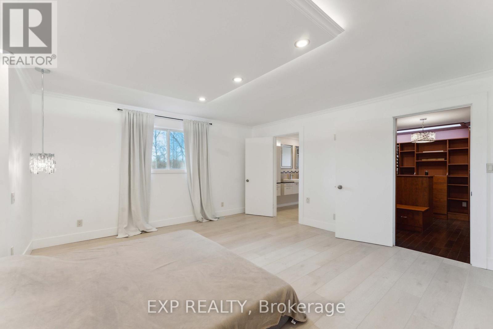 












6974 BANK STREET

,
Ottawa,




Ontario
K0A2P0

