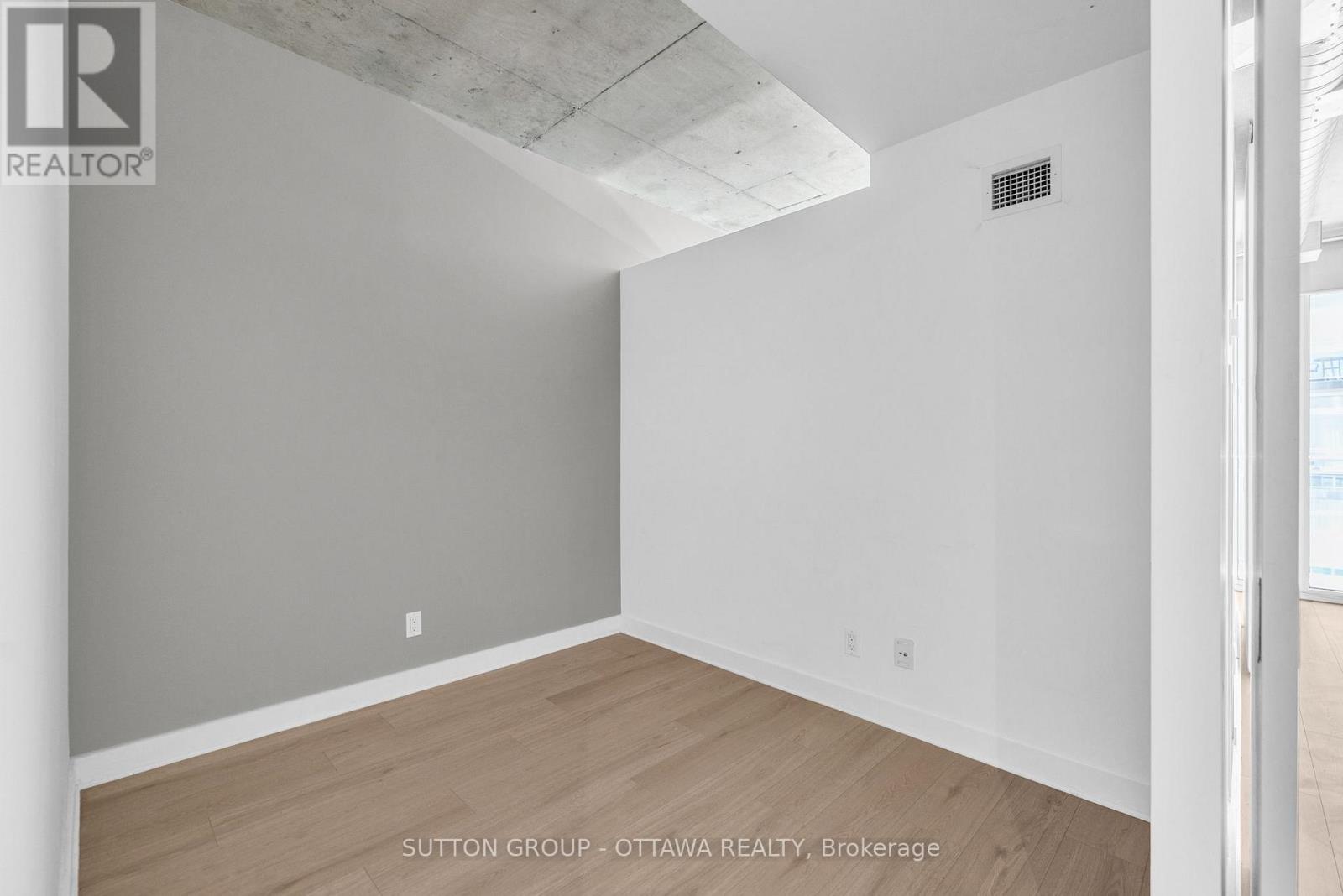 












602 - 354 GLADSTONE AVENUE

,
Ottawa,




Ontario
K2P0R4

