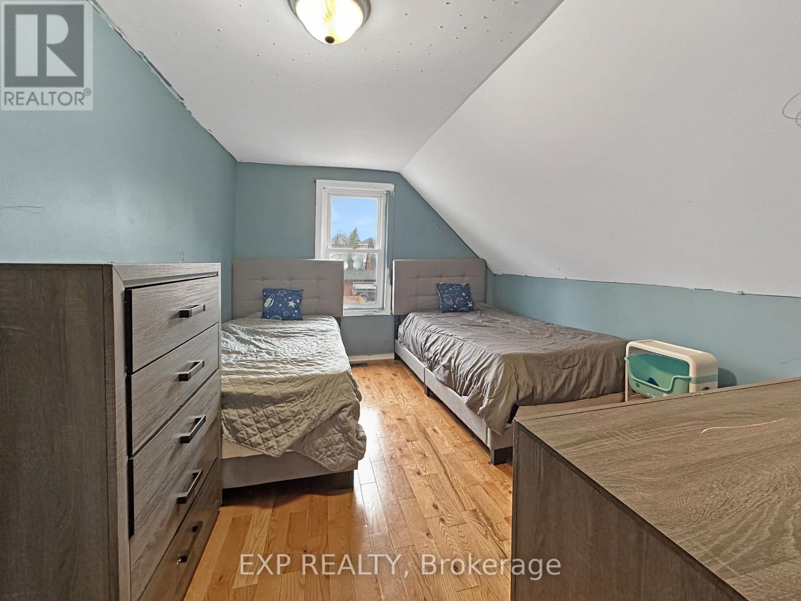 












107 THIRD STREET W

,
Cornwall,




Ontario
K6J2N9

