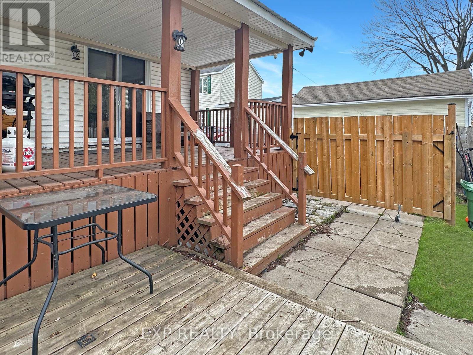 












107 THIRD STREET W

,
Cornwall,




Ontario
K6J2N9

