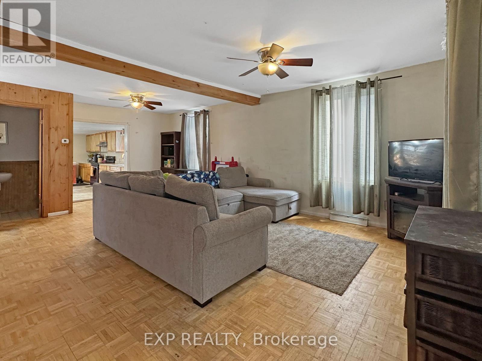 












107 THIRD STREET W

,
Cornwall,




Ontario
K6J2N9

