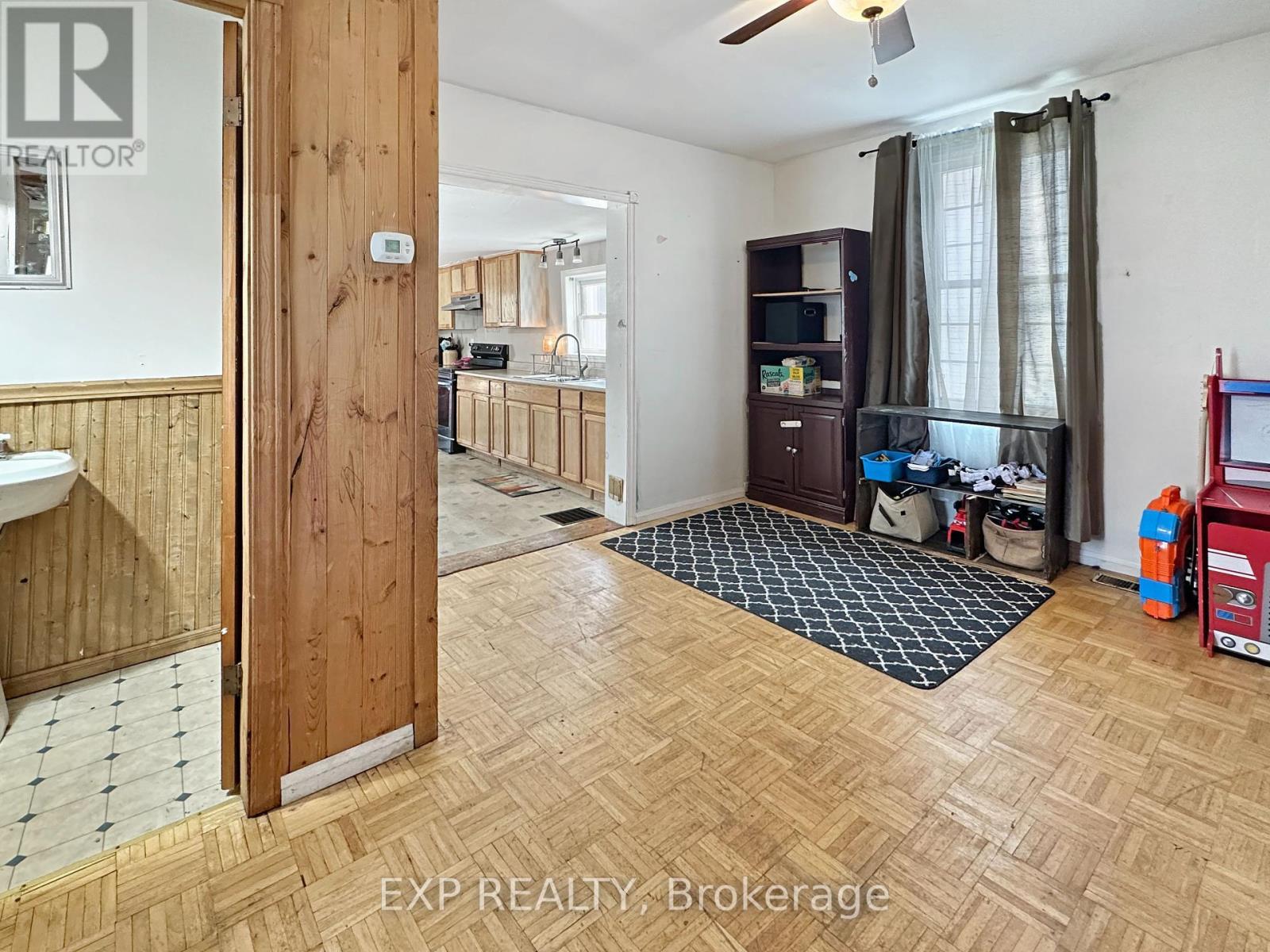 












107 THIRD STREET W

,
Cornwall,




Ontario
K6J2N9

