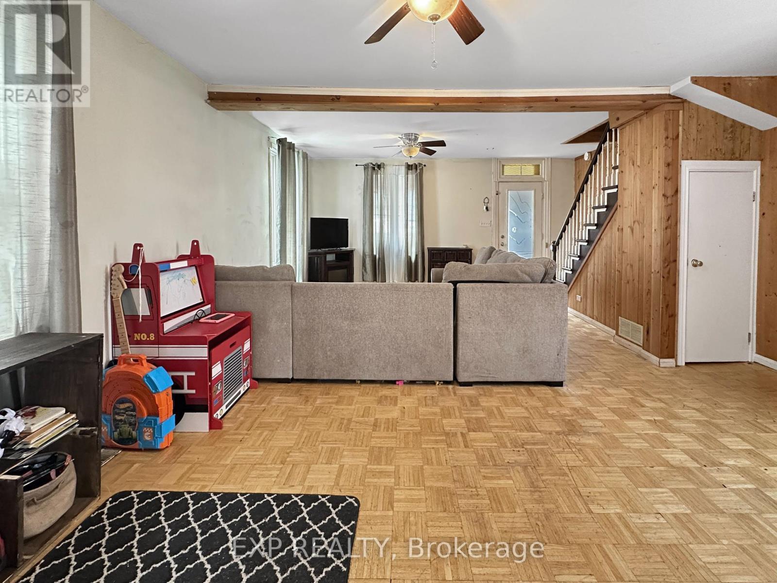 












107 THIRD STREET W

,
Cornwall,




Ontario
K6J2N9

