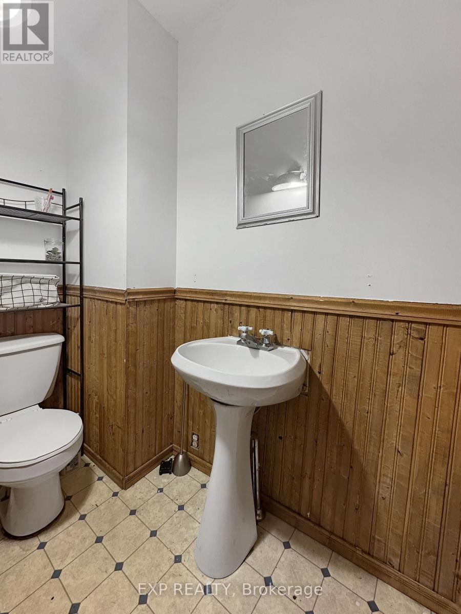 












107 THIRD STREET W

,
Cornwall,




Ontario
K6J2N9

