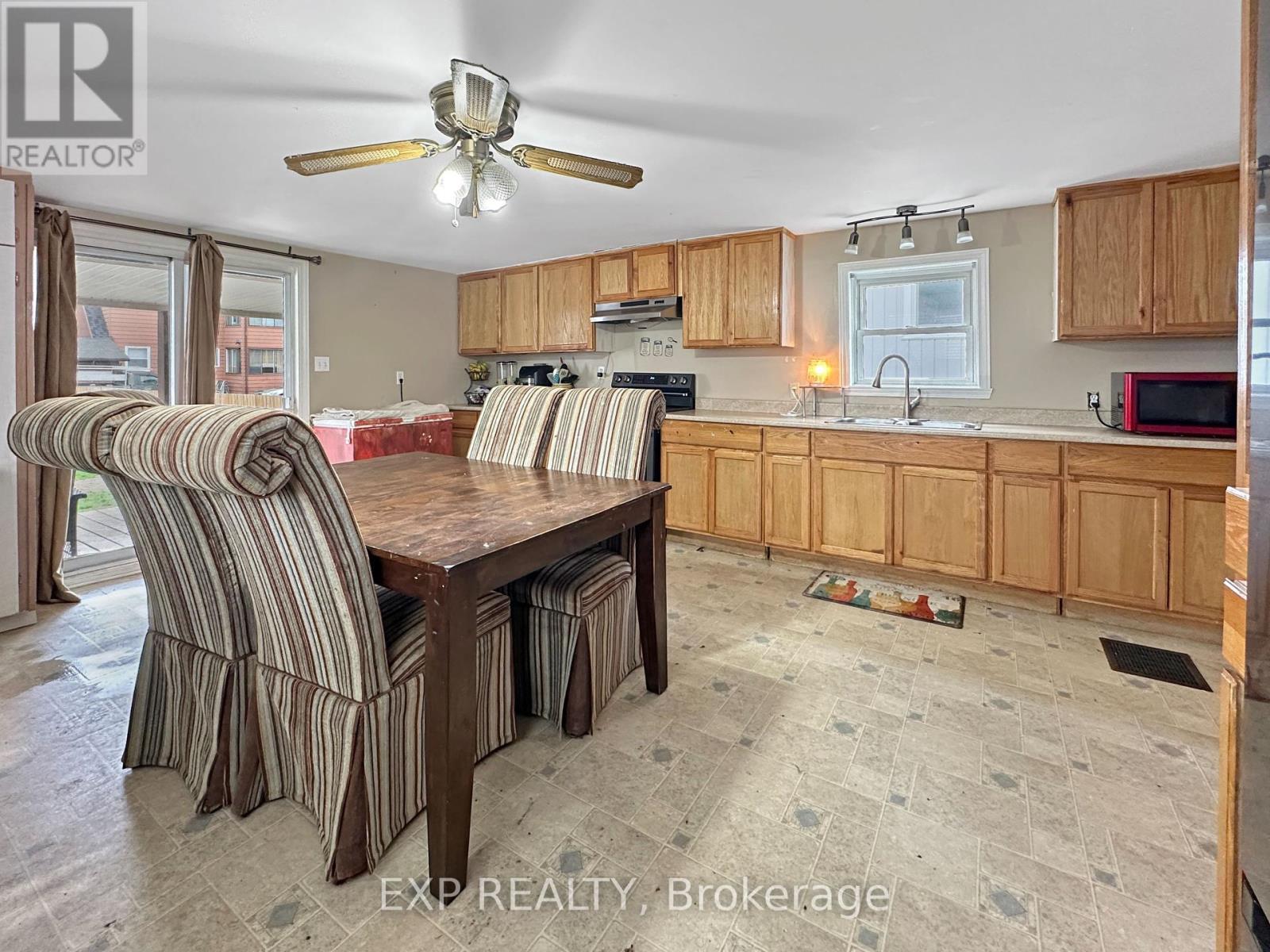 












107 THIRD STREET W

,
Cornwall,




Ontario
K6J2N9

