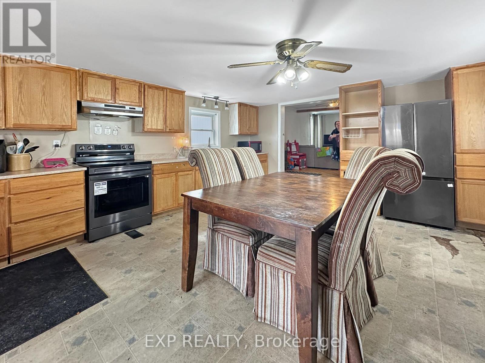 












107 THIRD STREET W

,
Cornwall,




Ontario
K6J2N9

