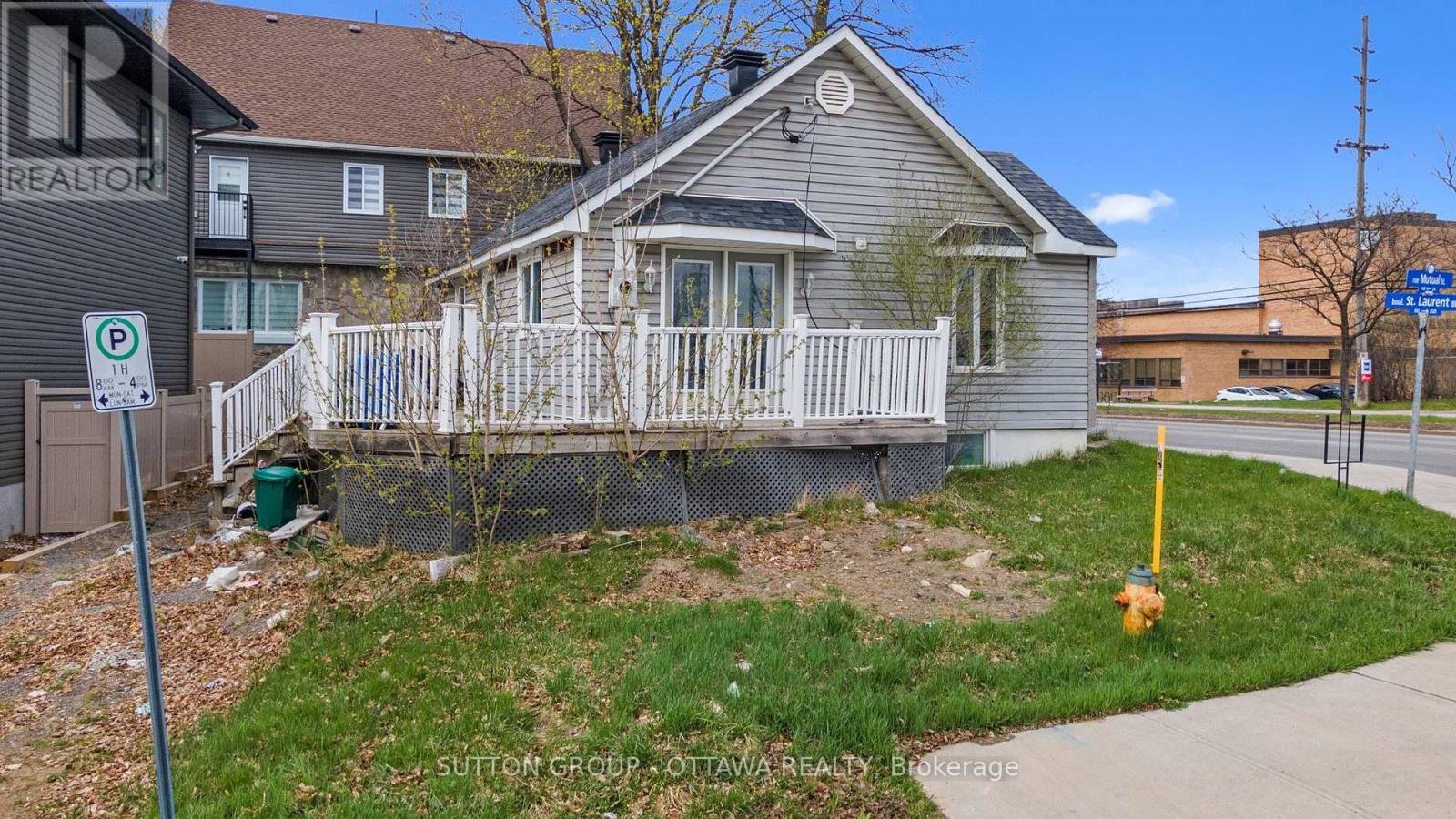 












846 ST LAURENT BLVD STREET

,
Ottawa,




Ontario
K1K3A9

