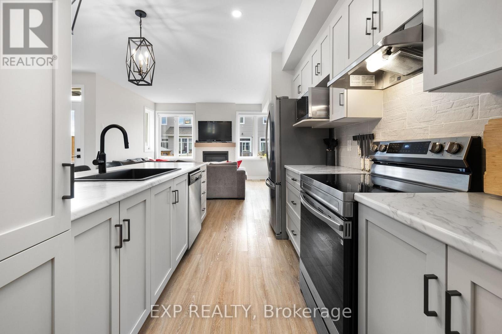 












63 JARDINIERE STREET

,
Ottawa,




Ontario
K2S2K5

