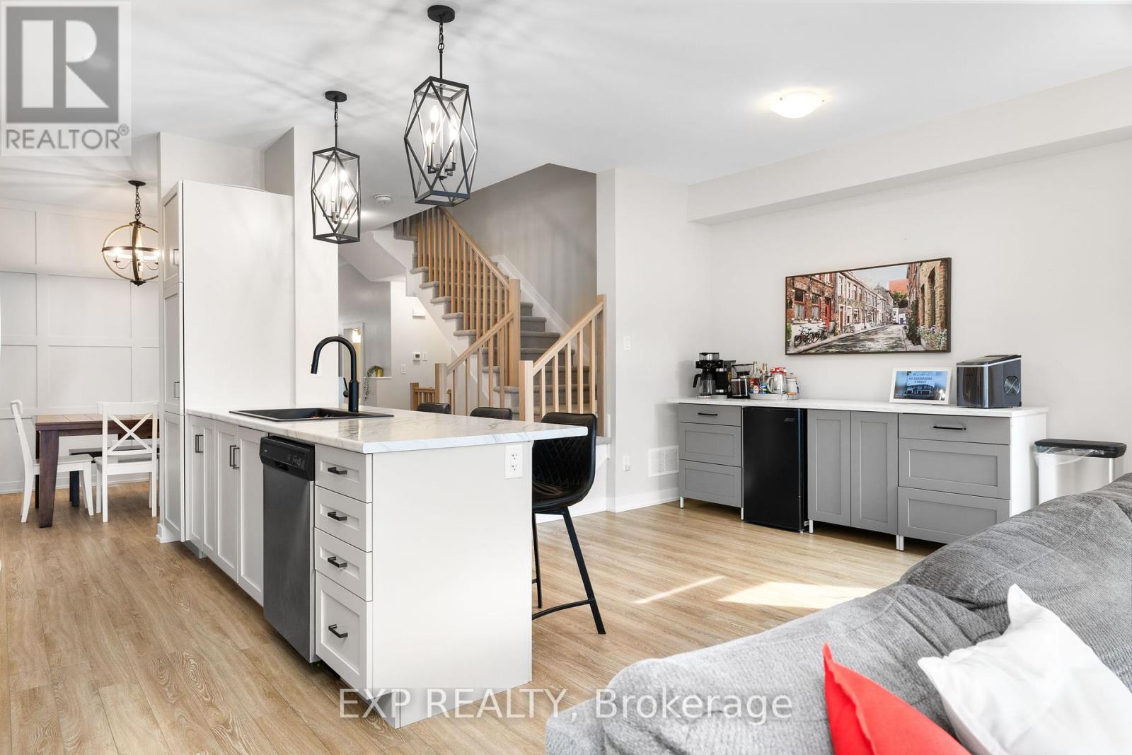 












63 JARDINIERE STREET

,
Ottawa,




Ontario
K2S2K5

