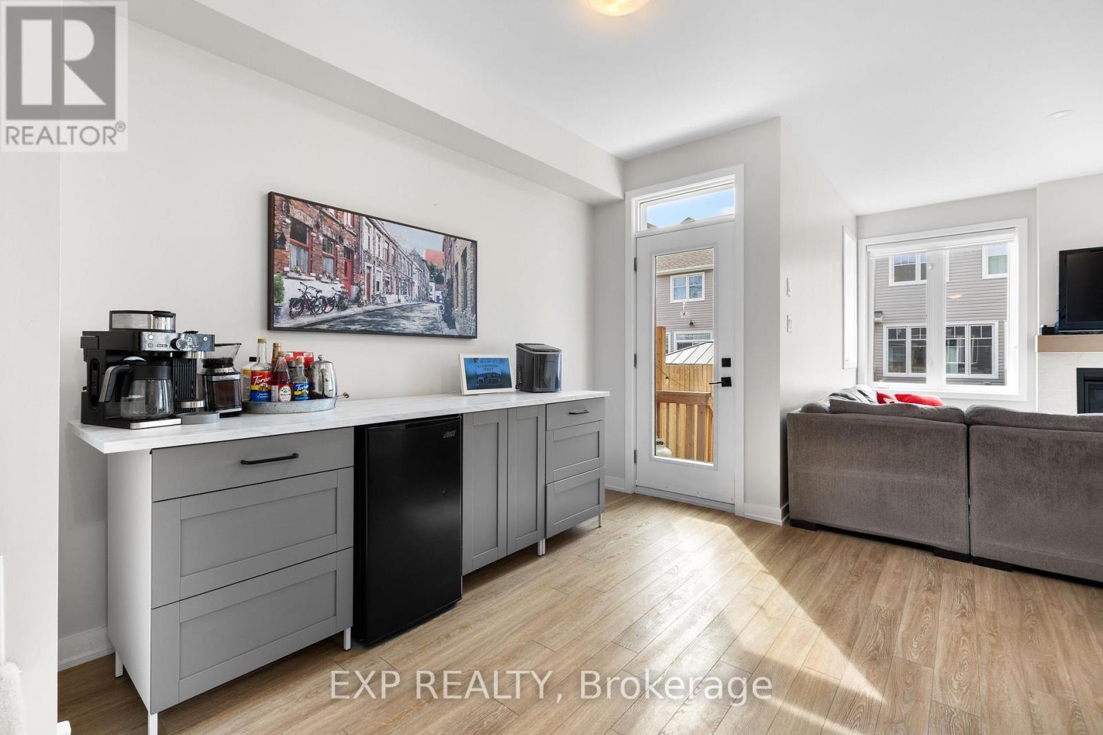












63 JARDINIERE STREET

,
Ottawa,




Ontario
K2S2K5

