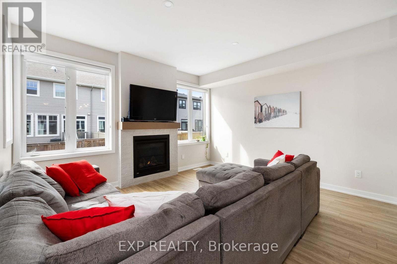 












63 JARDINIERE STREET

,
Ottawa,




Ontario
K2S2K5

