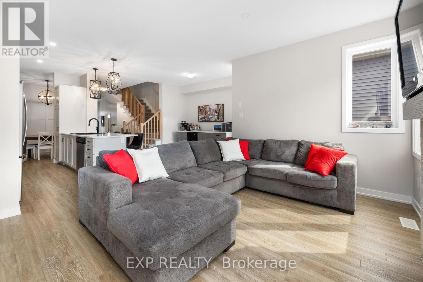 












63 JARDINIERE STREET

,
Ottawa,




Ontario
K2S2K5

