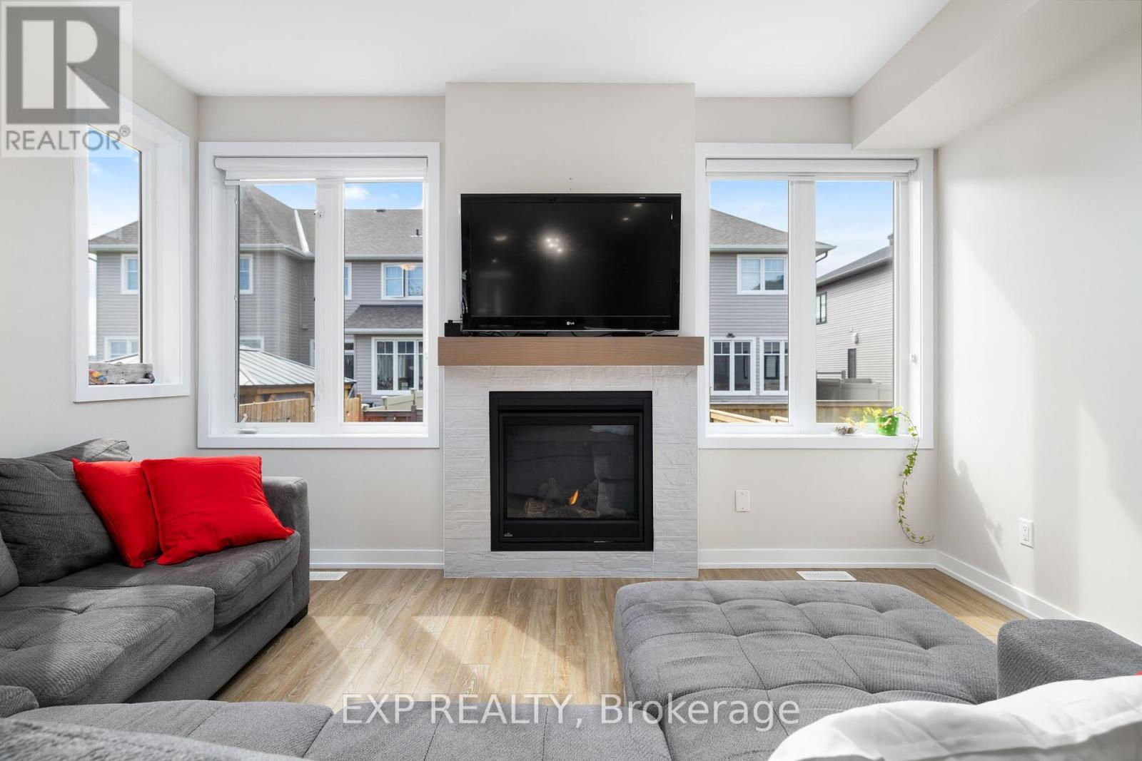 












63 JARDINIERE STREET

,
Ottawa,




Ontario
K2S2K5

