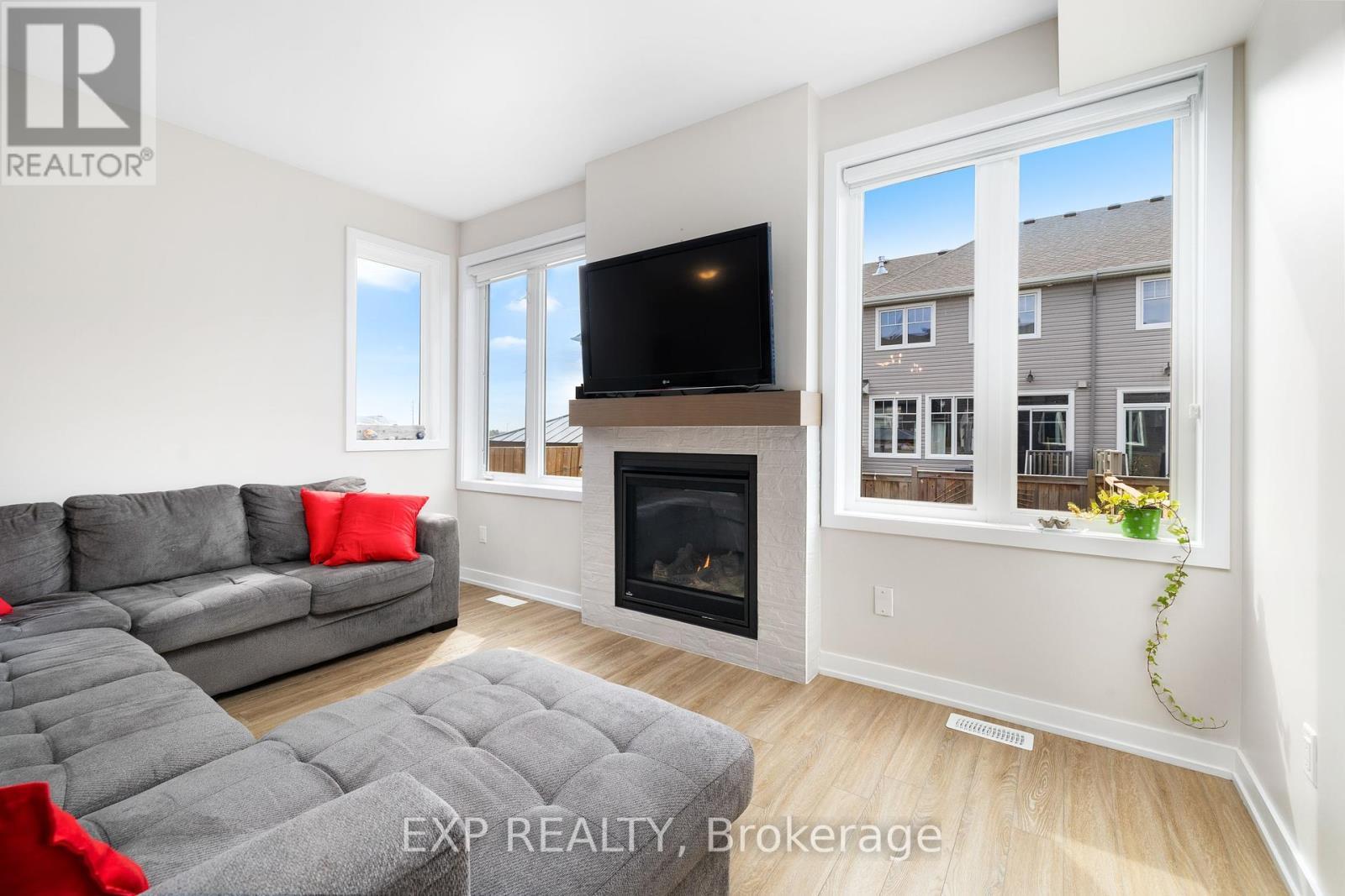 












63 JARDINIERE STREET

,
Ottawa,




Ontario
K2S2K5

