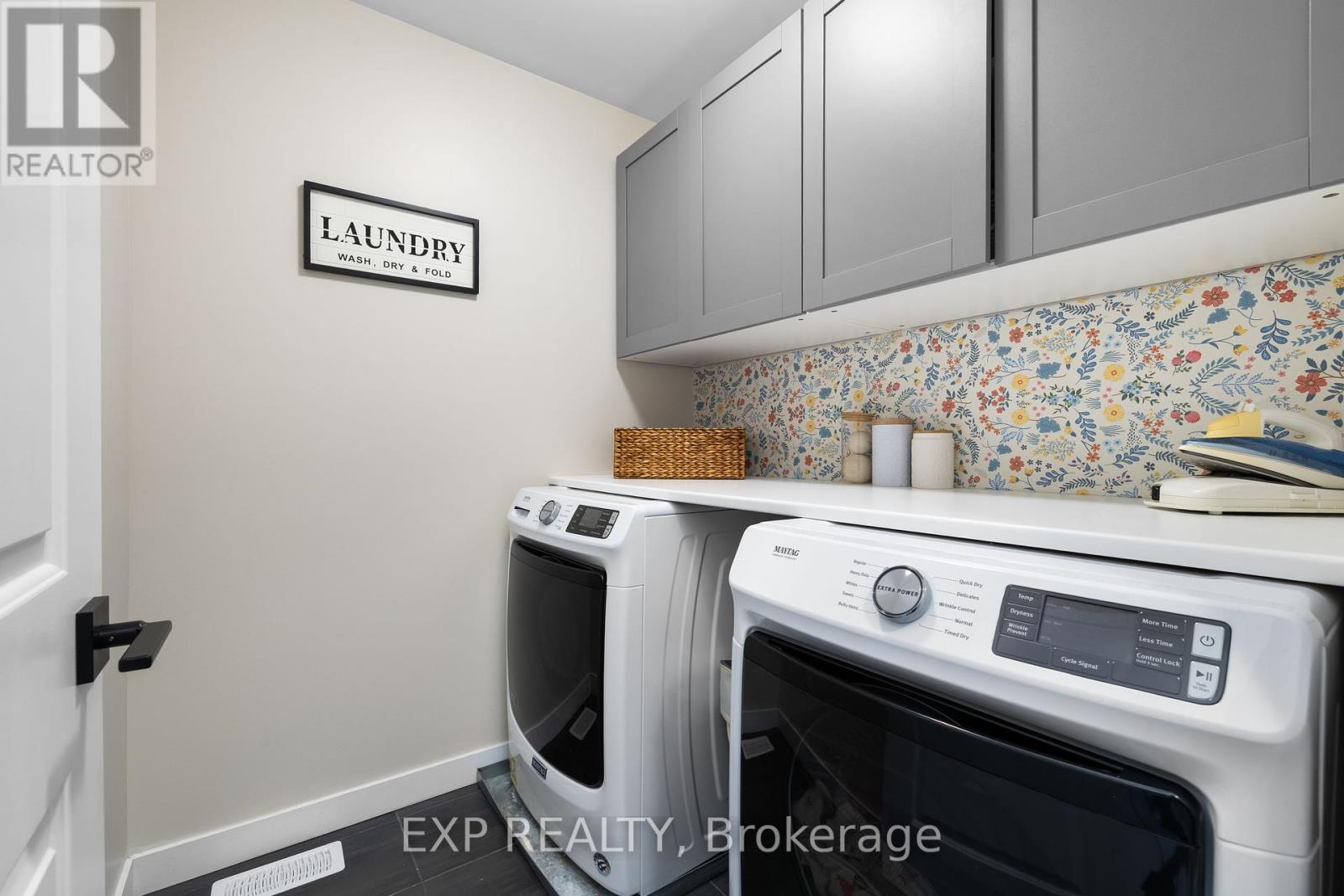 












63 JARDINIERE STREET

,
Ottawa,




Ontario
K2S2K5

