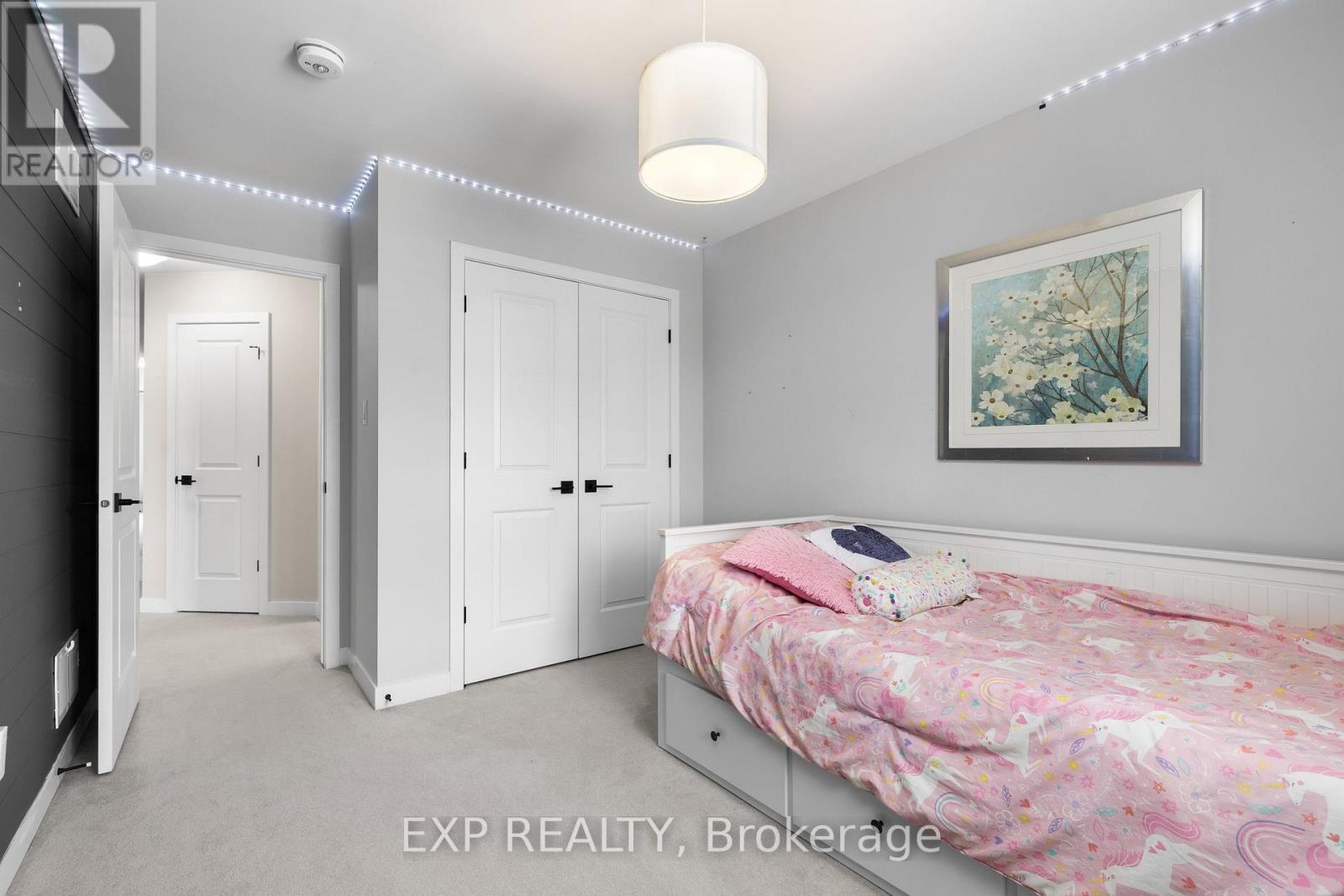 












63 JARDINIERE STREET

,
Ottawa,




Ontario
K2S2K5

