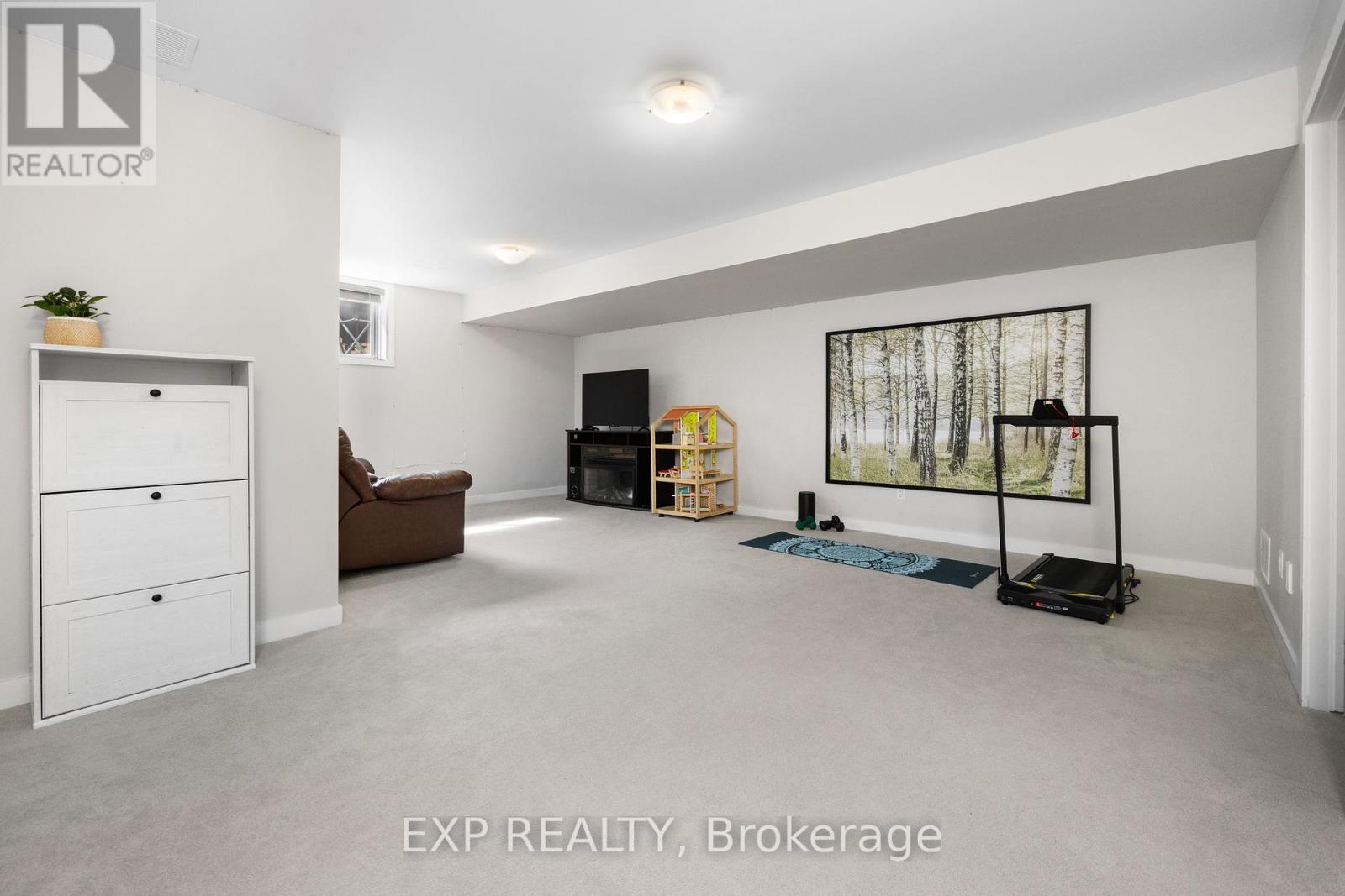 












63 JARDINIERE STREET

,
Ottawa,




Ontario
K2S2K5

