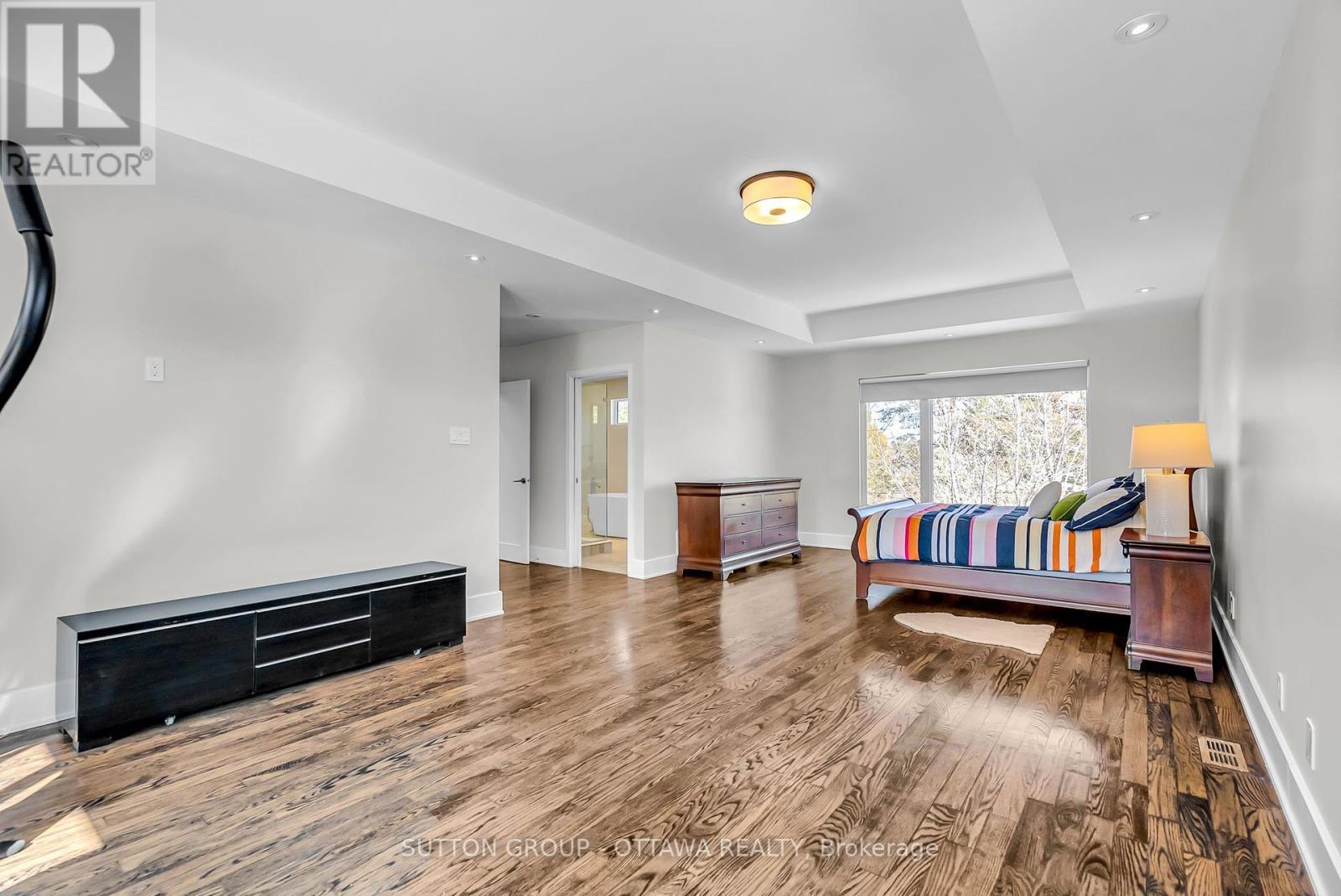 












333 SUMMIT AVENUE W

,
Ottawa,




Ontario
K1H5Z7

