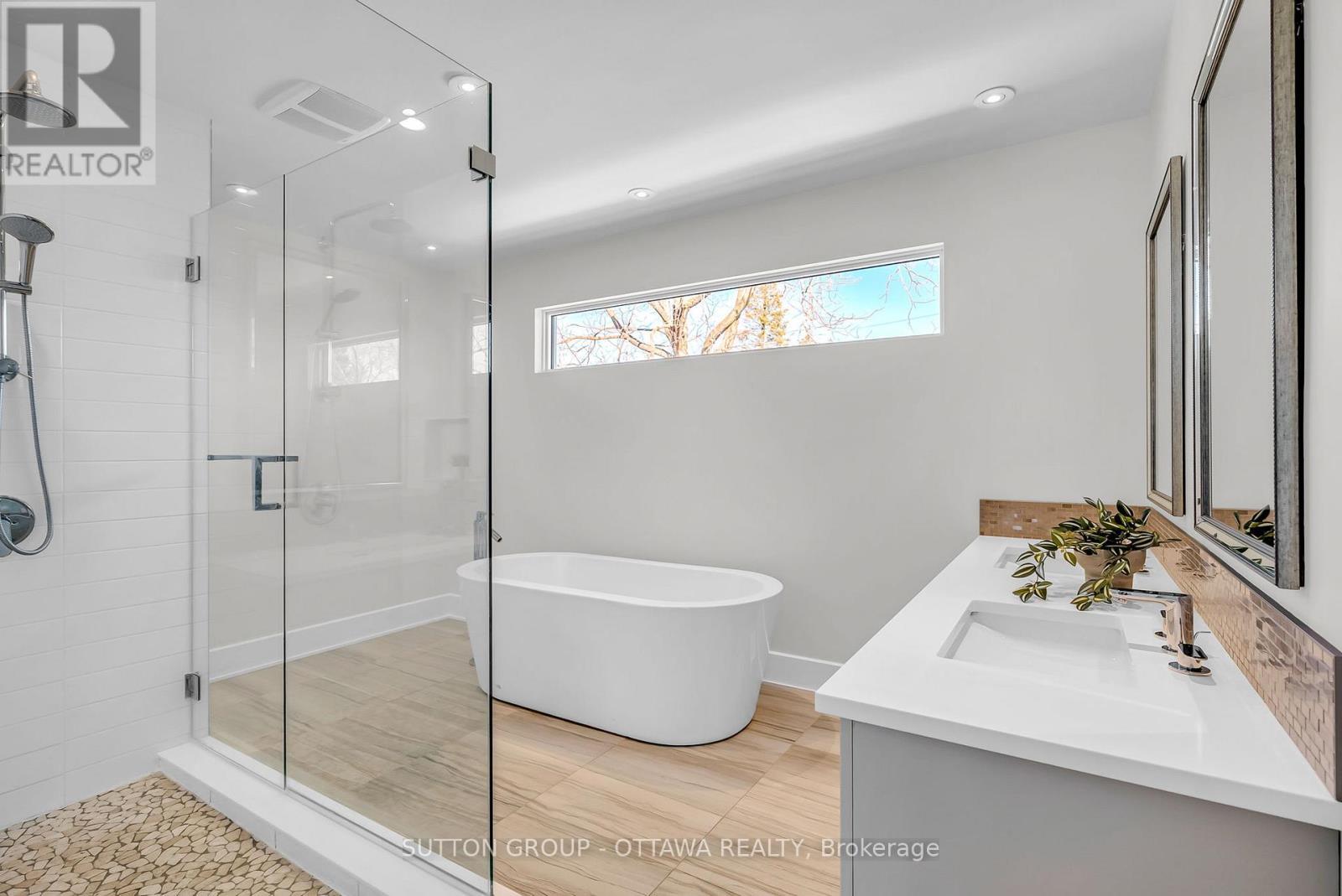 












333 SUMMIT AVENUE W

,
Ottawa,




Ontario
K1H5Z7

