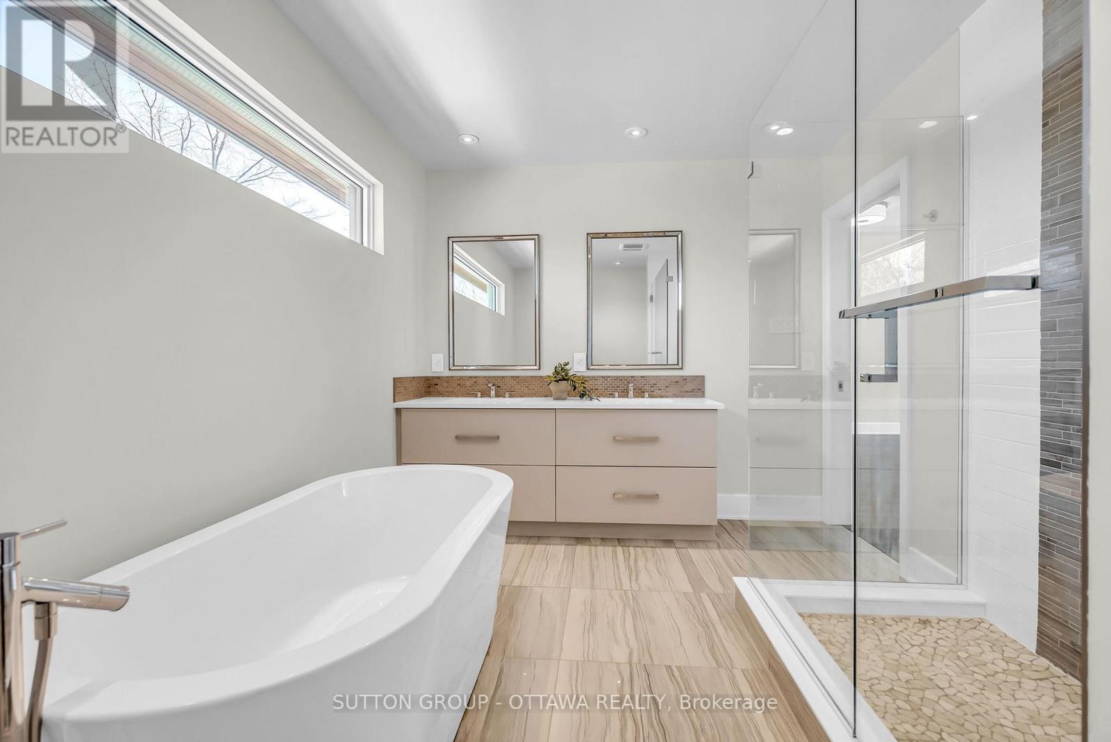 












333 SUMMIT AVENUE W

,
Ottawa,




Ontario
K1H5Z7

