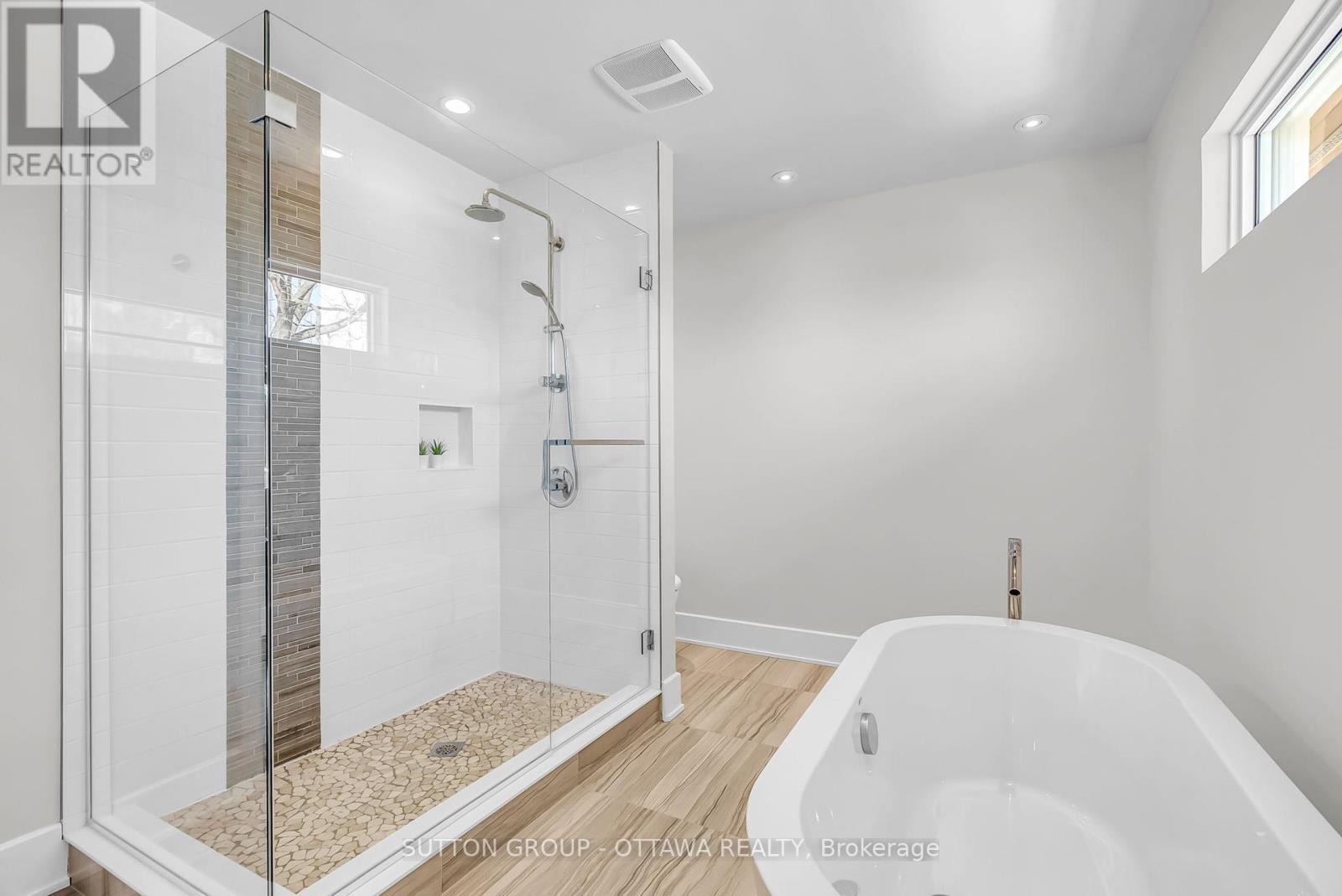 












333 SUMMIT AVENUE W

,
Ottawa,




Ontario
K1H5Z7

