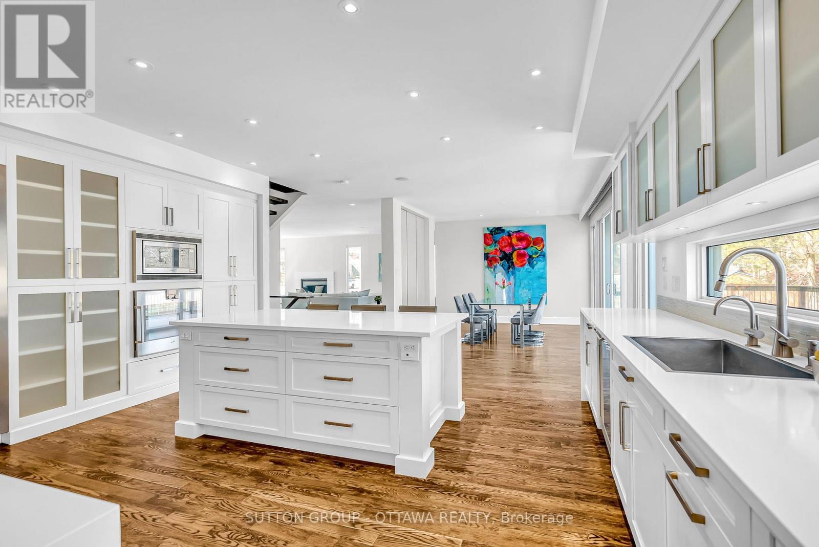 












333 SUMMIT AVENUE W

,
Ottawa,




Ontario
K1H5Z7

