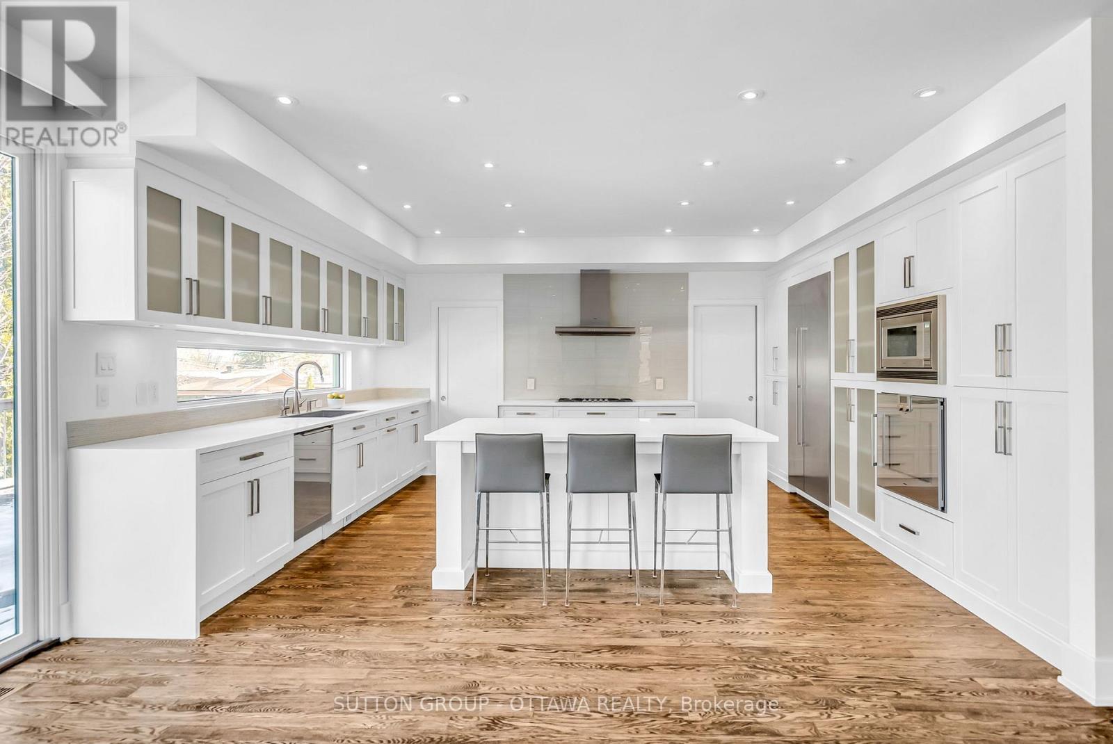 












333 SUMMIT AVENUE W

,
Ottawa,




Ontario
K1H5Z7

