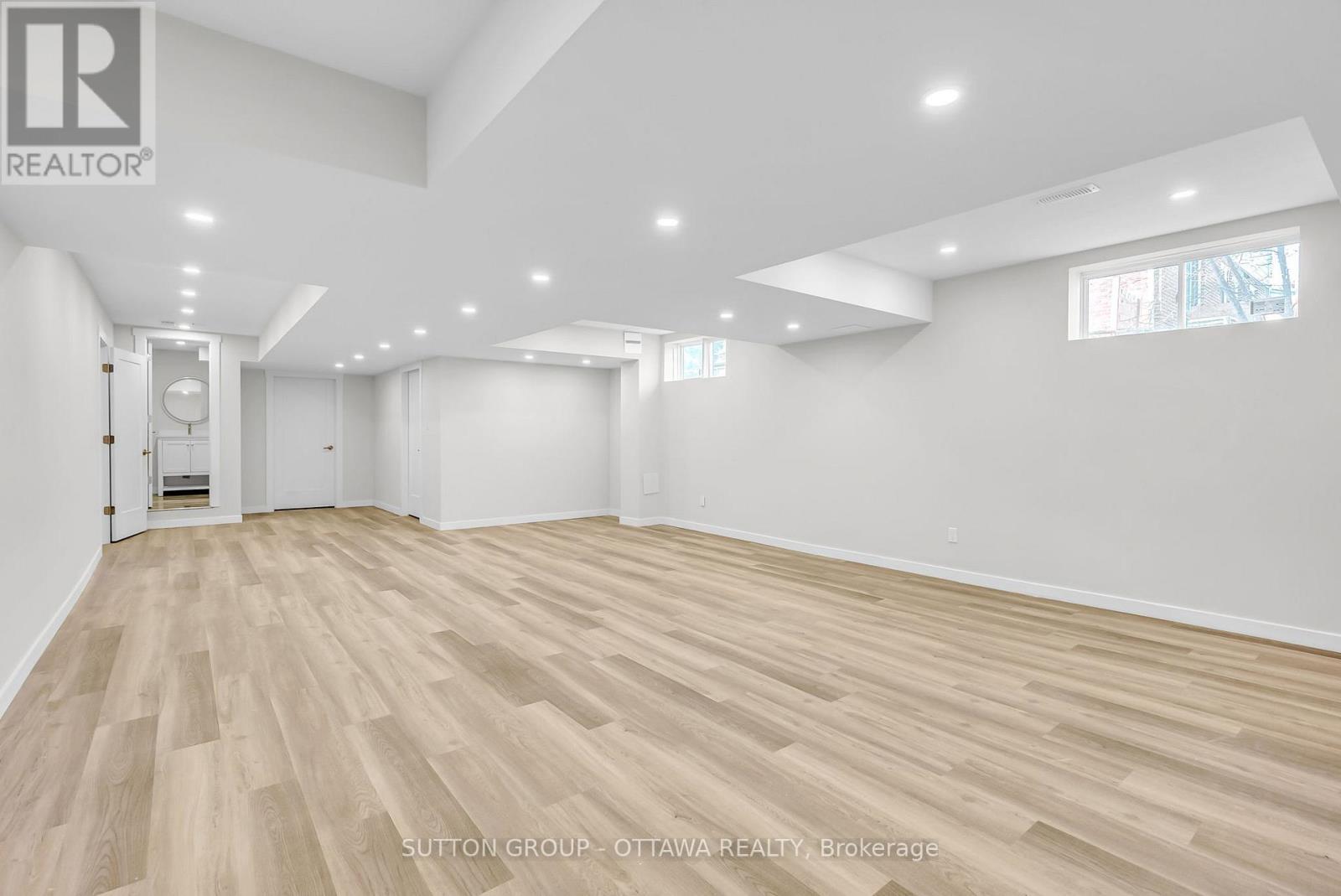 












333 SUMMIT AVENUE W

,
Ottawa,




Ontario
K1H5Z7

