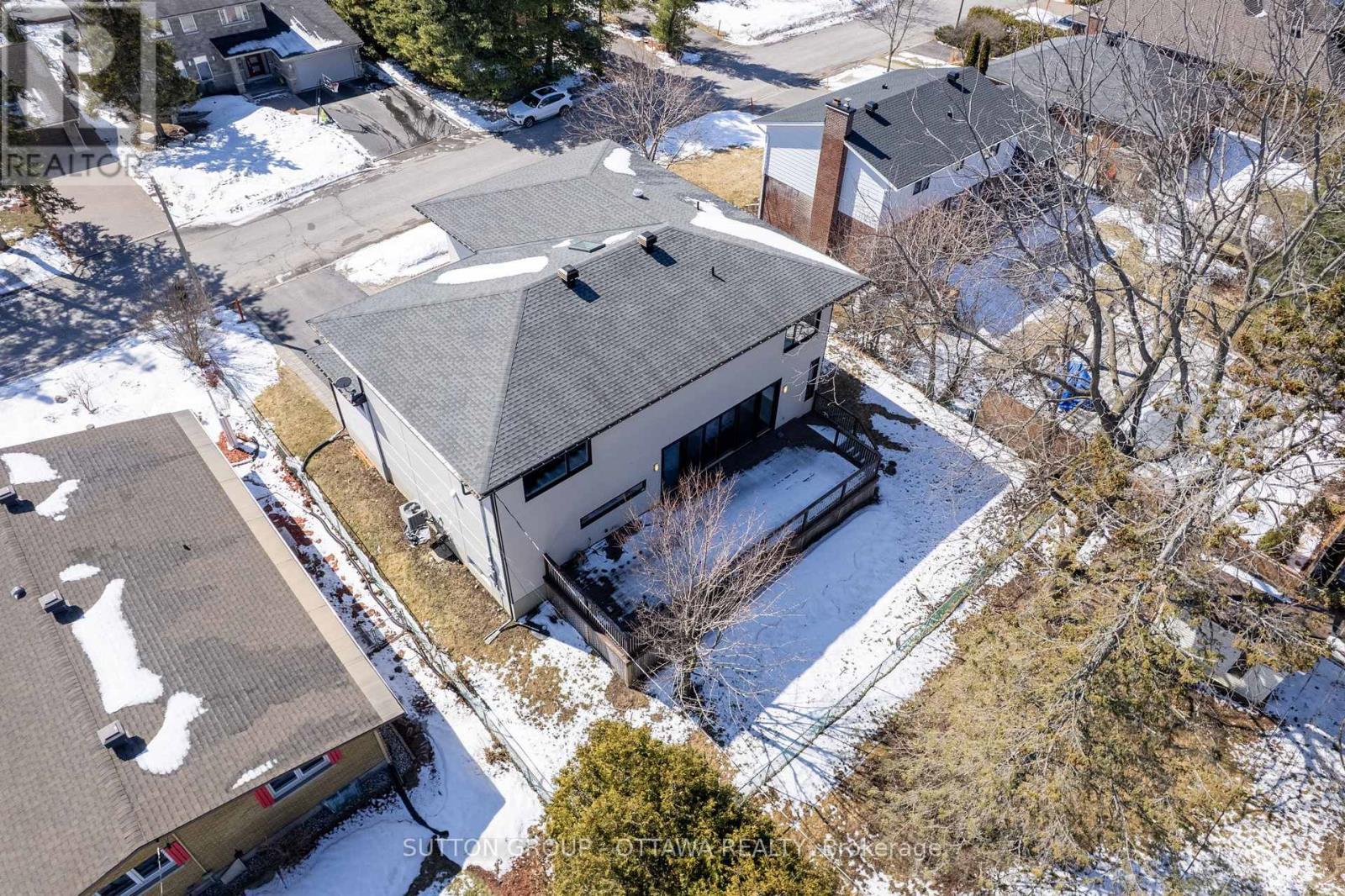 












333 SUMMIT AVENUE W

,
Ottawa,




Ontario
K1H5Z7

