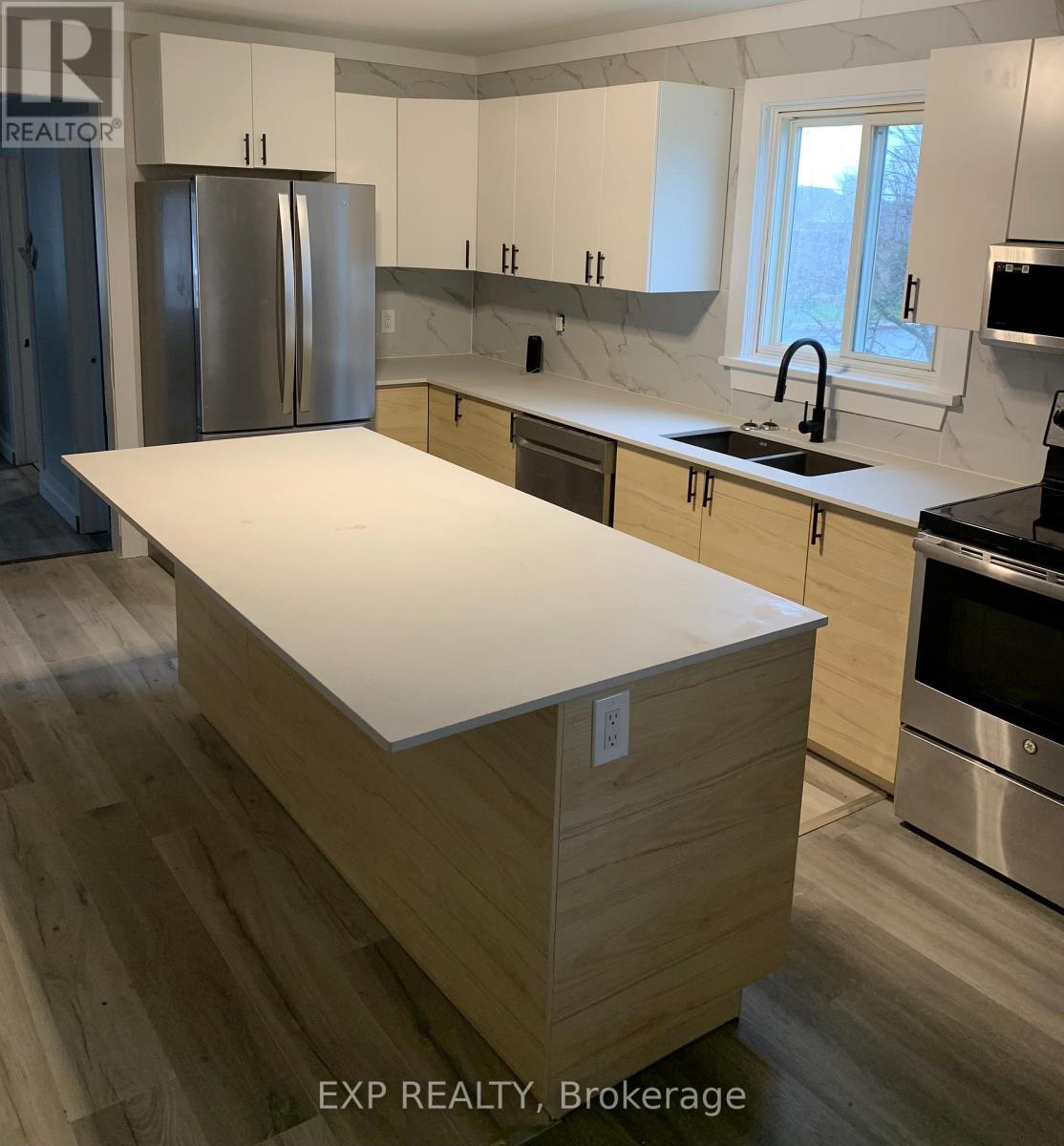 












460 REGENT STREET

,
Hawkesbury,




Ontario
K6A1G3

