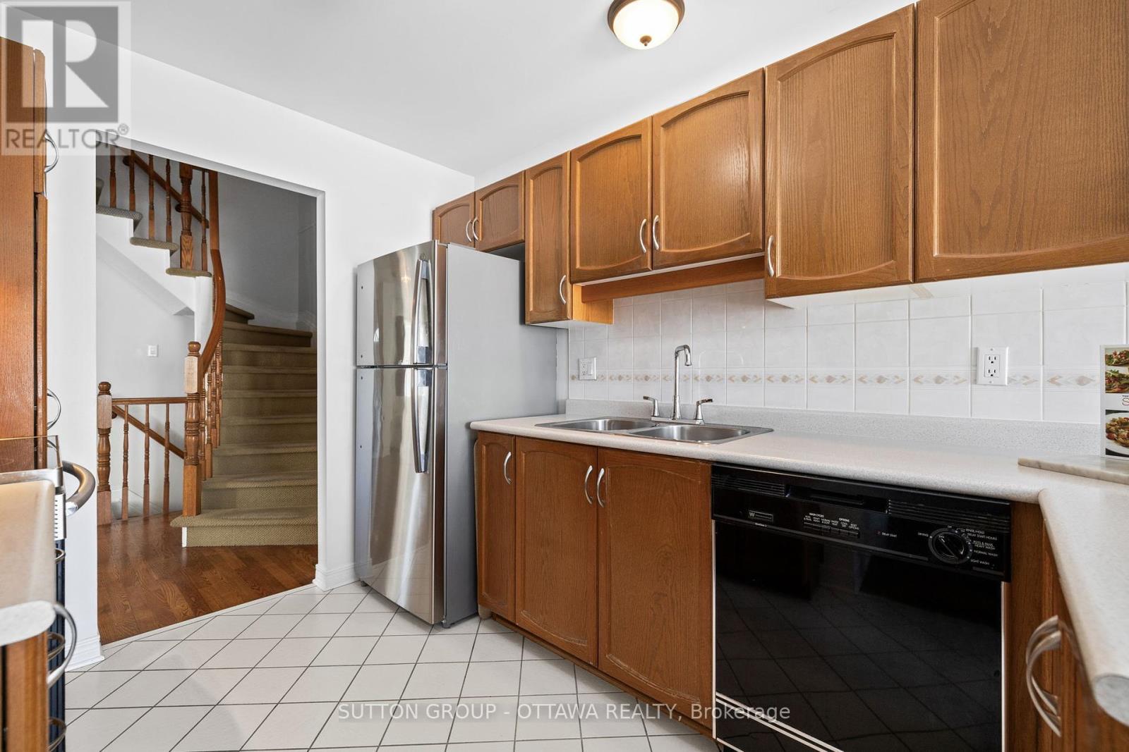 












45 REDPATH DRIVE

,
Ottawa,




Ontario
K2G6E4

