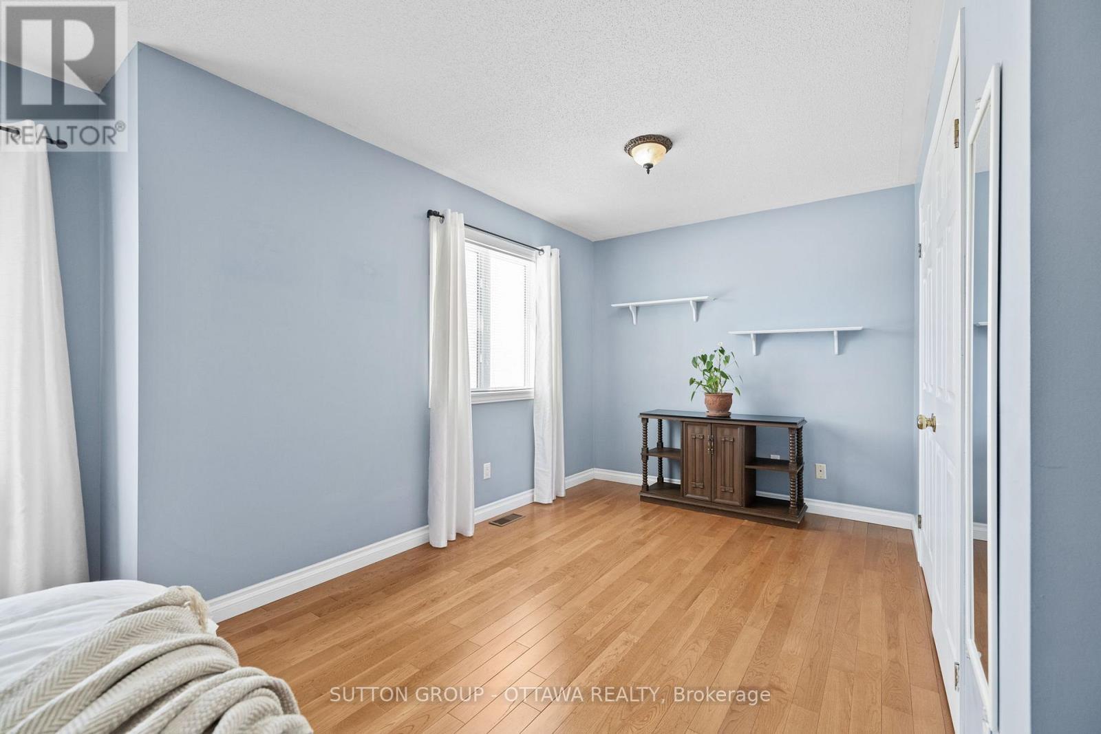 












45 REDPATH DRIVE

,
Ottawa,




Ontario
K2G6E4


