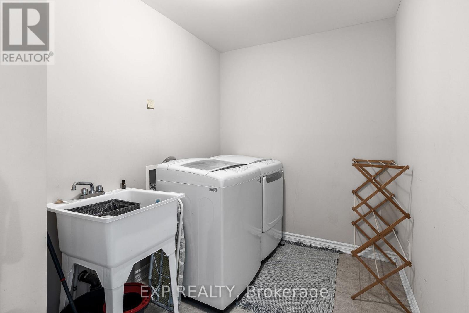 












206 PONDEROSA STREET

,
Ottawa,




Ontario
K2V0J6

