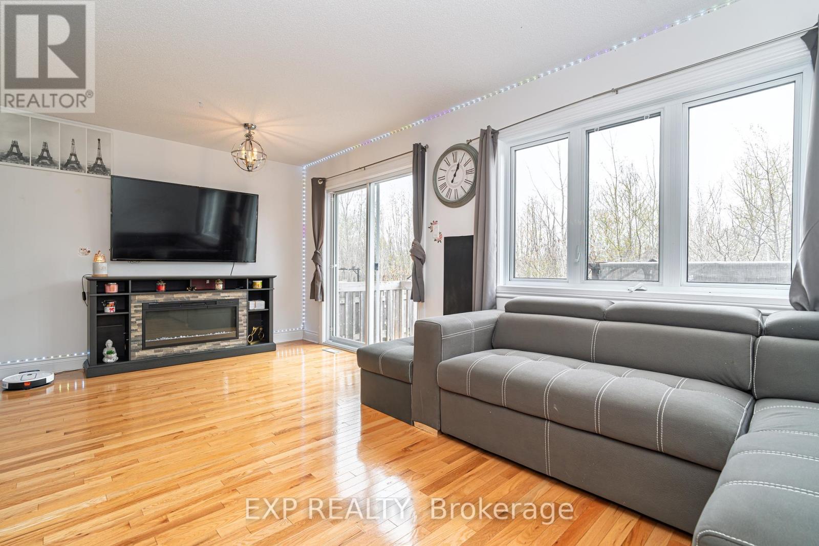 












2353 MARBLE CRESCENT

,
Clarence-Rockland,




Ontario
K4K0H1

