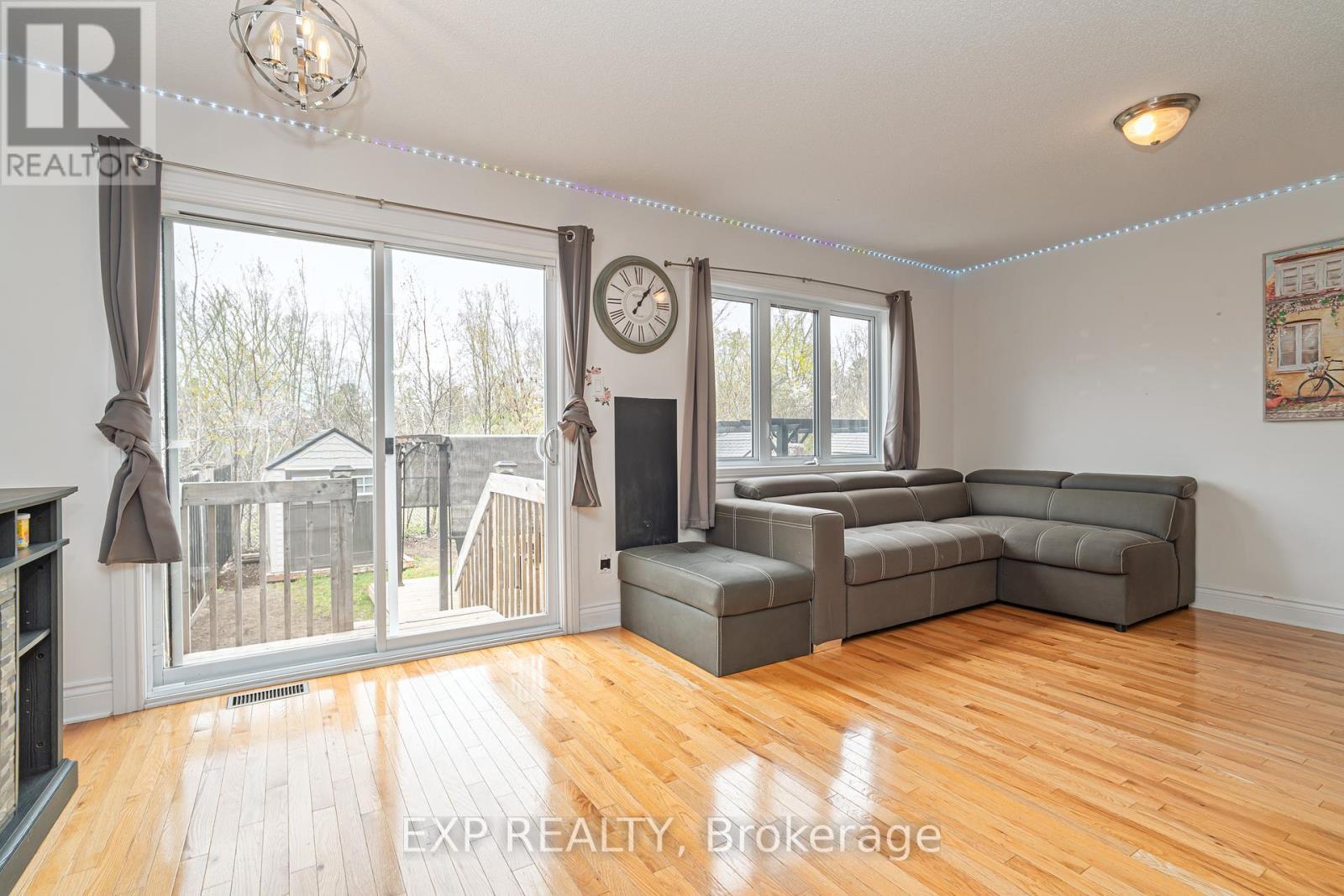 












2353 MARBLE CRESCENT

,
Clarence-Rockland,




Ontario
K4K0H1

