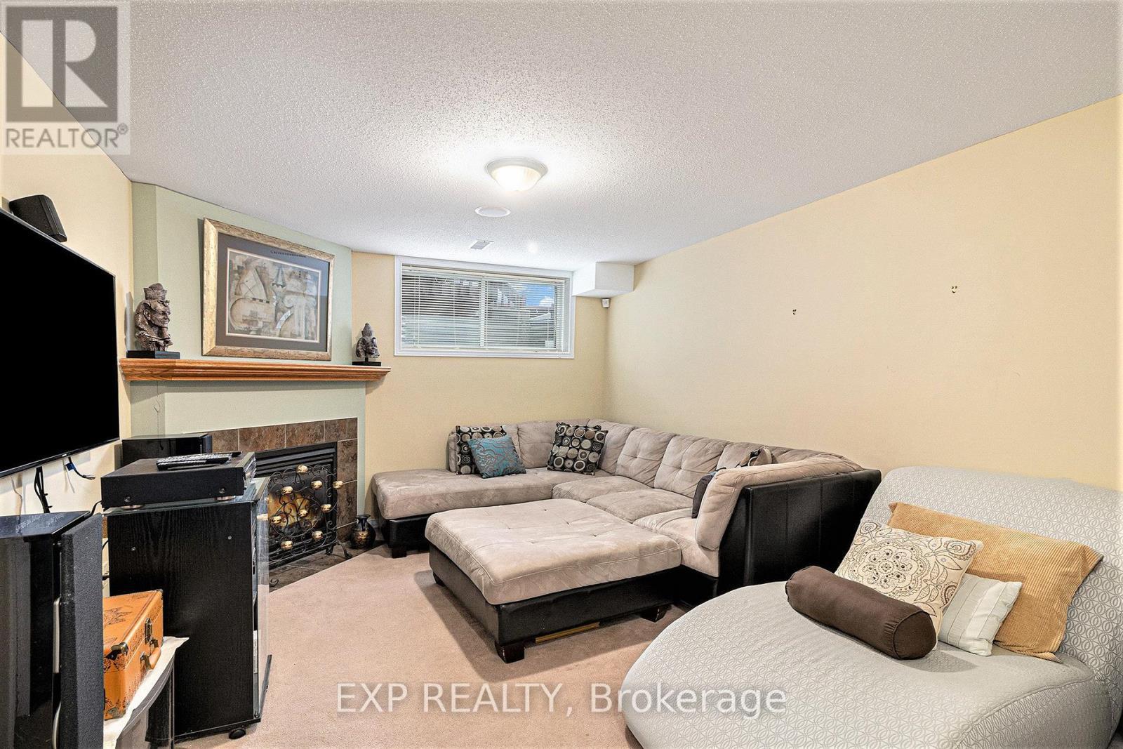 












258 TRAIL SIDE CIRCLE

,
Ottawa,




Ontario
K4A5B5

