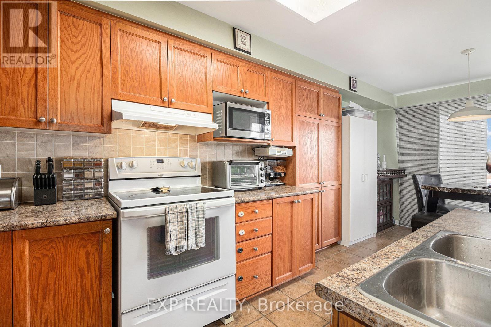 












258 TRAIL SIDE CIRCLE

,
Ottawa,




Ontario
K4A5B5

