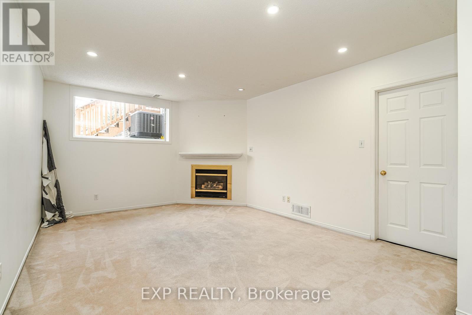 












120 LANDOVER CRESCENT

,
Ottawa,




Ontario
K2M2W4

