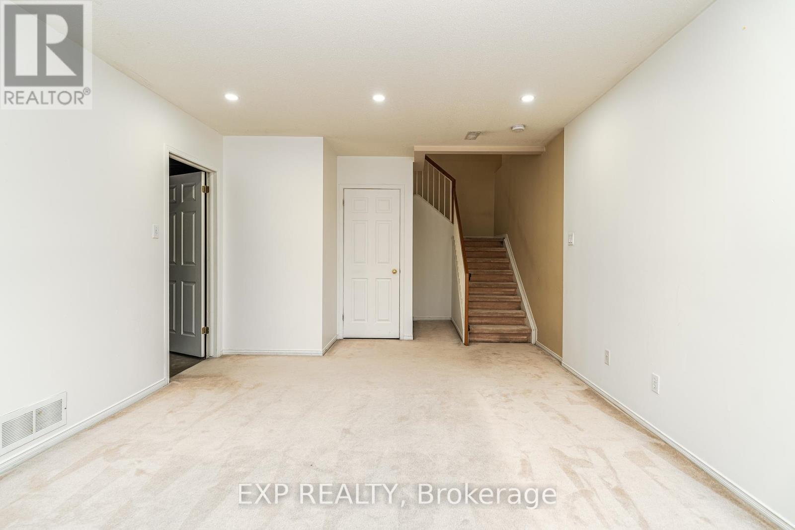 












120 LANDOVER CRESCENT

,
Ottawa,




Ontario
K2M2W4


