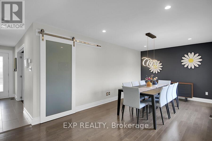 












711 HARTMAN CRESCENT

,
Ottawa,




Ontario
K1V7E8

