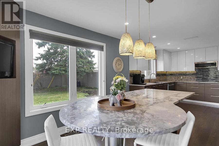 












711 HARTMAN CRESCENT

,
Ottawa,




Ontario
K1V7E8

