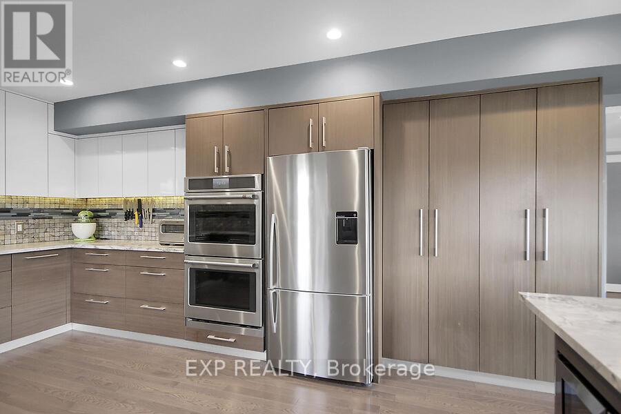 












711 HARTMAN CRESCENT

,
Ottawa,




Ontario
K1V7E8

