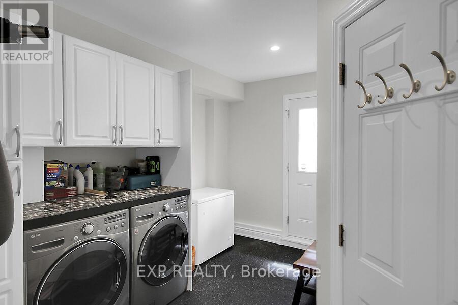












711 HARTMAN CRESCENT

,
Ottawa,




Ontario
K1V7E8

